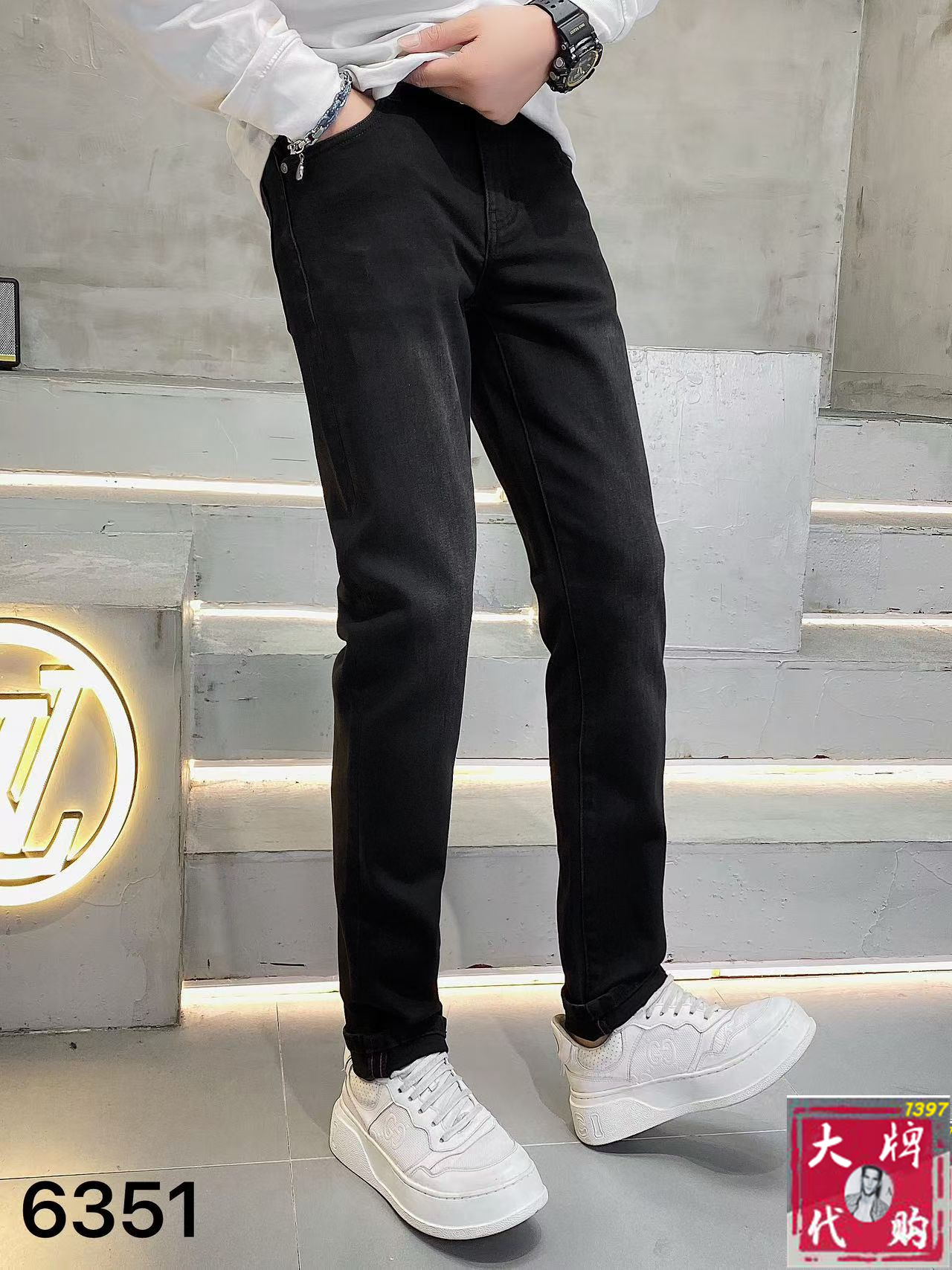 NO:648665,POLO Paul men's jeans original factory original fabric original wash water!  Imported original washed elastic fabric, complicated handicraft superposition, any washing process will turn into a completely different color effect if you stay for a few seconds longer, so it is more precious, especially durable and taste-resistant... Use the best elastic texture of tannin, genuine leather labels, high-end metal accessories... to create a unique and original jeans style!  Original hardware accessories, super correct fit, comfortable and breathable, extremely high grade, counter quality, handsome upper body. Size 29-38,,jeans,alexander wang19860909POLO 保罗 男士牛仔裤原厂原布原洗水！进口原版水洗弹力面料,复杂的手工艺叠加,任何一个洗水环节多停留几秒都会变成完全不一样的颜色效果,所以越加珍贵,特别持久、耐味…… 选用上乘的丹宁弹力质感,真皮皮牌、高定的金属辅料……打造出独特及原创的牛仔裤款型！原版五金辅料,版型超正,舒适透气,档次极高,专柜品质,上身帅气十足.码数29-38,,jeans,alexander wang,Men's clothing