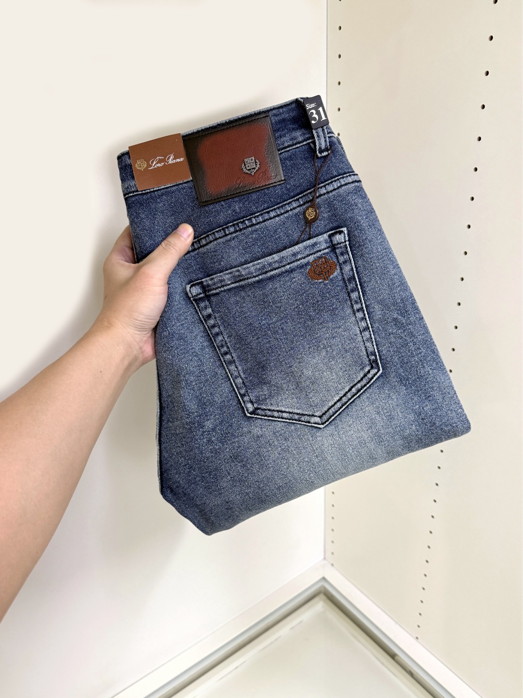 NO:648678,LP Nuoyoupanya is coming. New and new products are available at counters. The best jeans counters in physical stores have original 1:1 quality products, suitable for all ages. The highest version of European imported fabrics on the market. Comfortable, soft and skin-friendly, the upper body effect is super fashionable and versatile, straight and stylish, a wardrobe must-have!  Suitable for any occasion, sizes 30-40,,loro piana,jeans,alexander wang19860909LP 诺悠翩雅 爆款来袭 新款新品 专柜有售 实体店已极品牛仔裤专柜原版1:1好货,适合各个年龄段.市场最高版本的欧洲进口面料.舒适柔软亲肤,上身效果超级棒时尚百搭,笔挺有型,衣橱必备！适合任何场合穿着 尺码30-40,,loro piana,jeans,alexander wang,Men's clothing