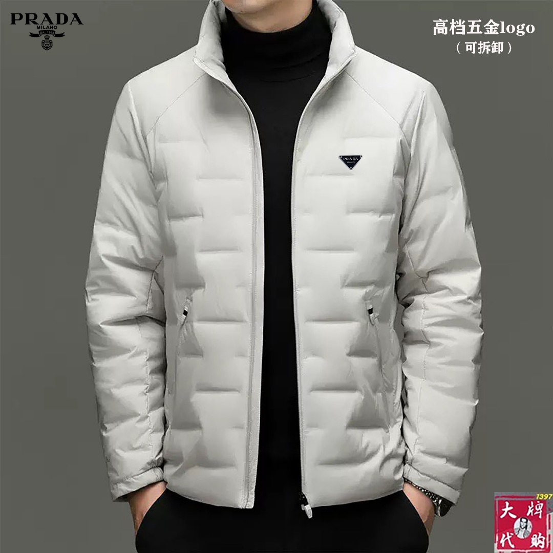 NO:648633,Prada Prada's latest high-end fashionable casual down jacket, recommended for outdoor use. The ultra-authentic upper body instantly transforms into an oppa!  , simple and fashionable three-dimensional tailoring, unique craftsmanship, produced by the original factory; excellent upper body effect, showing confident temperament; all details show perfect quality. The classic logo on the chest symbolizes the brand's supreme quality. Owning it is the beginning of another fashion. Size M--4XL, prada, prada, jackets & coats, down jacket, alexander wang19860909Prada 普拉达 最新款高端时尚休闲羽绒服外套,户外爆款推荐 超正版型上身瞬间变欧巴！,简约时尚的三维裁剪,工艺独特,原单代工厂出品；上身效果极佳,彰显自信气质；所有细微处尽情展现完美品质胸口的经典Logo象征了品牌至高的品质,拥有,便是另一种时尚的开始,码数M--4XL,,prada,prada,jackets & coats,down jacket,alexander wang,Men's clothing