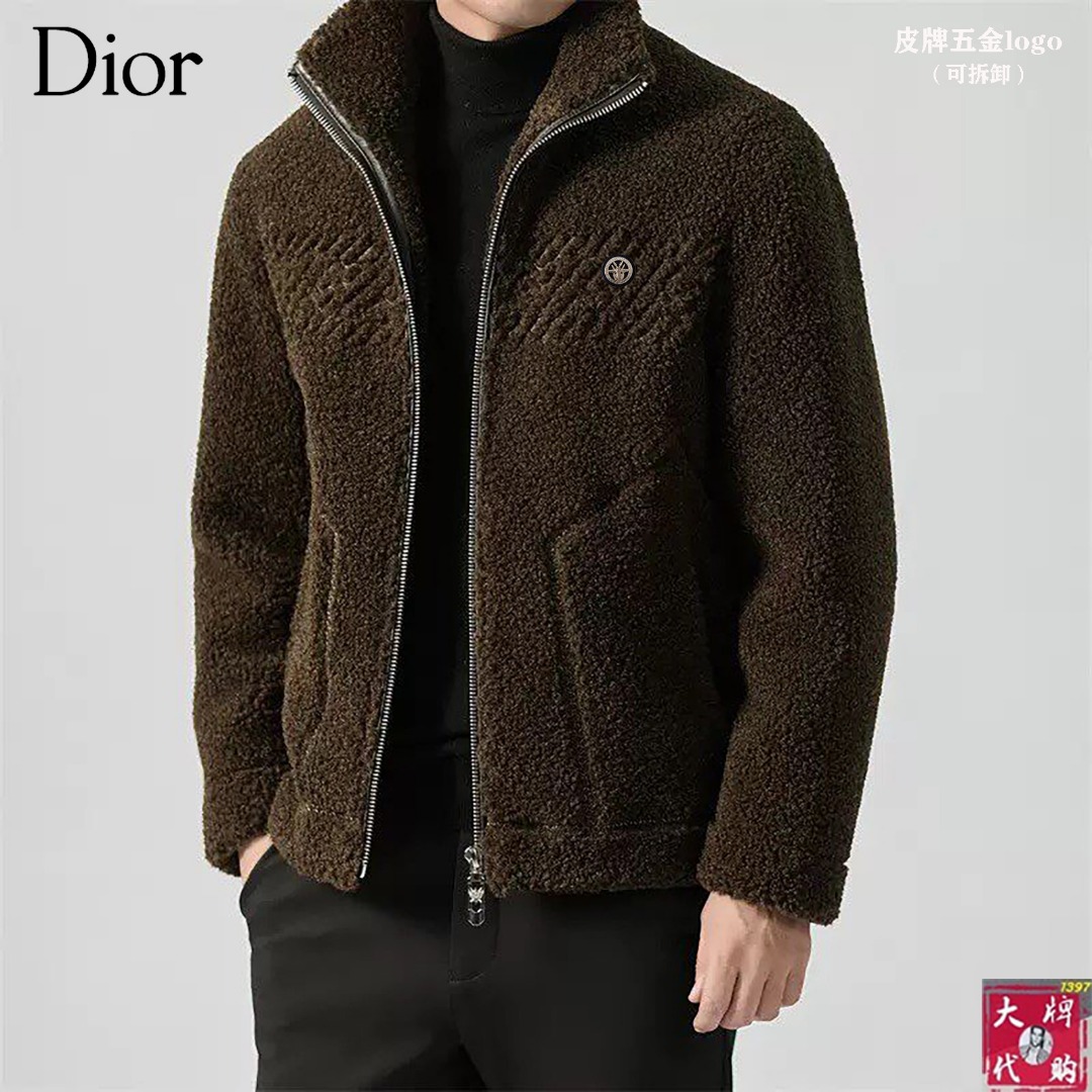 NO:656592,DIOR Dior Autumn and Winter Original Order New Casual Jacket The world's top high-end brand ready-to-wear Top-notch original casual jacket Milan fashion conference catwalk style Golden ratio Original order original hardware accessories Warmth without losing fashion Every stitch shows luxury quality Rare supply in the market Good goods speak for themselves with quality Size M-4XL (can wear about 195 pounds),, dior, dior, jackets & coats, gold, alexander wang19860909DIOR 迪奥 秋冬季原单 新款休闲外套 全球高端顶级品牌成衣 顶级原单休闲外套米兰时装发布会走秀款 黄金比例 原单原版五金辅料 保暖不失时尚 一针一线尽显奢华品质 市场稀有货源 好货用品质说话 尺码M-4XL (可穿195斤左右）,,dior,dior,jackets & coats,gold,alexander wang,Men's clothing