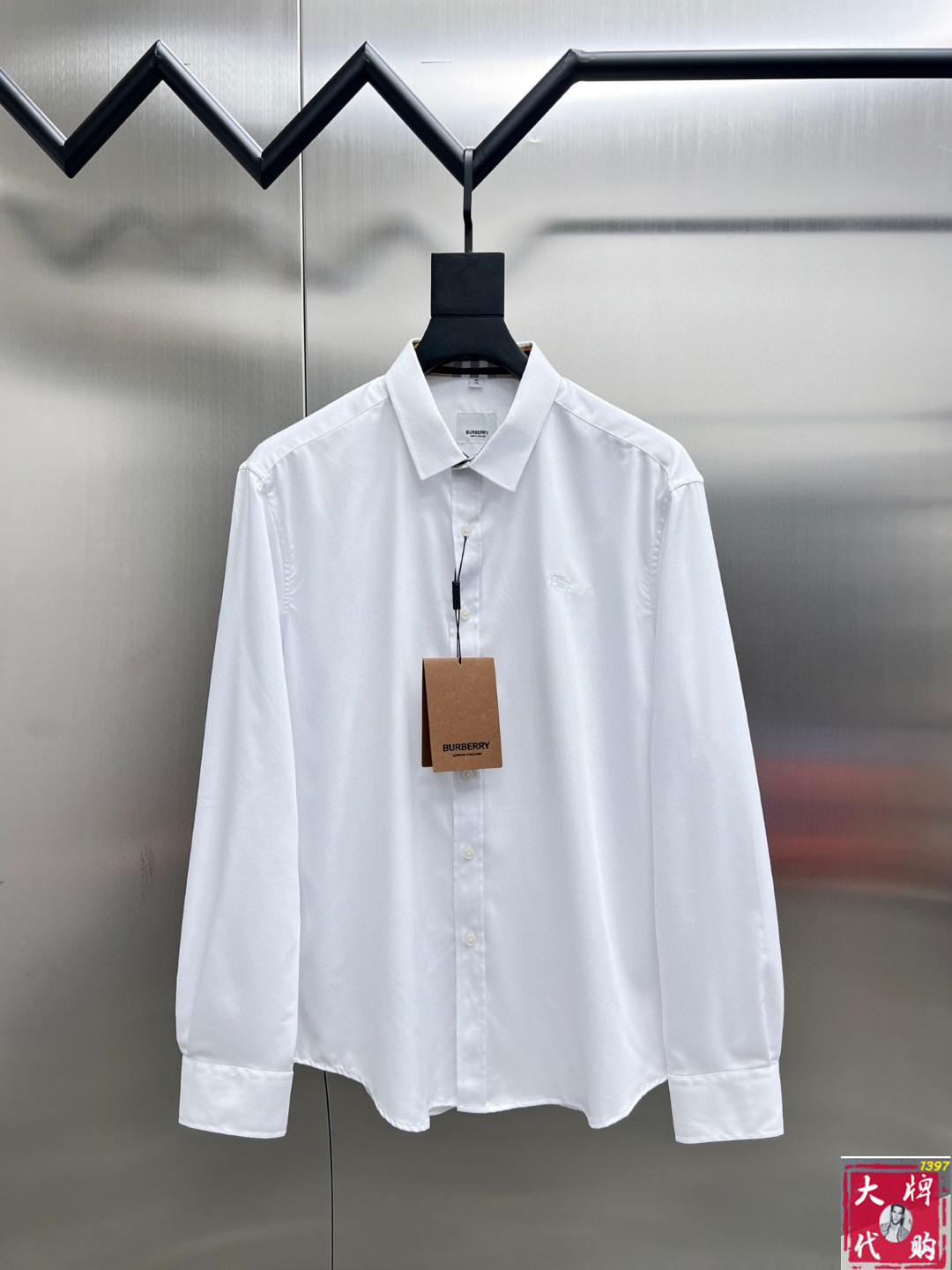 NO:656614,Burberry long-sleeved shirt. The official website of the shirt is simultaneously popular. Channel goods. High-end customization. The quality can withstand any form of inspection, giving you a unique upper body experience!  All have gone through a strict selection process, customized original accessories, fashionable and versatile, elegant and handsome upper body, full of personality, brand new visual sense, size M~3XL,, burberry, burberry, shirts, alexander wang19860909巴宝莉 Burberry长袖 衬衫 衬衣官网同步爆款 渠道货 高端定制 品质经得起任何形式检验,赋予你与众不同的上身体验！均经过严格的挑选工序,定制原版辅料,时尚百搭潮 上身优雅帅气, 个性十足,焕然一新的即视感 码数M~3XL,,burberry,burberry,shirts,alexander wang,Men's clothing