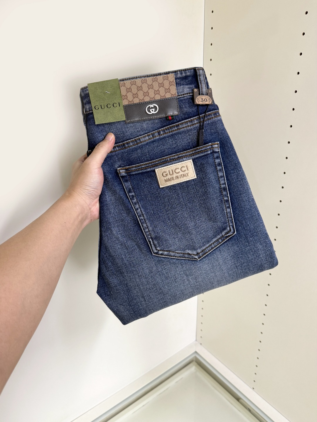 NO:681414,Gucci's hottest new products are coming. New products are available at counters. The best jeans counters have original 1:1 quality goods in physical stores, suitable for all ages. The highest version of European imported fabrics on the market. Comfortable, soft and skin-friendly, with super upper body effect, fashionable and versatile, straight and stylish, a wardrobe must-have!  Suitable for any occasion, sizes 30-40, gucci, jeans,19860909Gucci 古奇 爆款来袭 新款新品 专柜有售 实体店已极品牛仔裤专柜原版1:1好货,适合各个年龄段.市场最高版本的欧洲进口面料.舒适柔软亲肤,上身效果超级棒时尚百搭,笔挺有型,衣橱必备！适合任何场合穿着 尺码30-40,,gucci,jeans,,Men's clothing