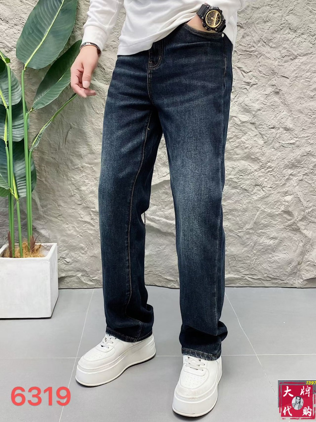 NO:681431,ARMANI highly recommends high-end European products, the latest counter series for autumn and winter, high-end customized slim fit jeans, the latest fashion week catwalk style, perfect hardware decoration, overweight craft design, fashion essentials, simple and versatile style, pure hand embroidery and sewing, original color yeast washing process, selected heavy denim denim fabric (pure cotton) three-dimensional tailoring, perfect details, the best product!  (Micro stretch) Size 29-38,,armani,armani,jeans,19860909ARMANI 阿玛尼 重磅推荐高端欧货 秋冬最新专柜系列 高端订制修身小脚牛仔裤 最新时装周走秀款 完美五金装饰 超重工艺设计 时尚必备品 简约百搭款 纯手工刺绣缝制 原色酵母水洗工艺 精选重磅丹宁牛仔面料（纯棉）立体剪裁 完美细节 巅峰佳品！（微弹力）尺码29-38,,armani,armani,jeans,,Men's clothing