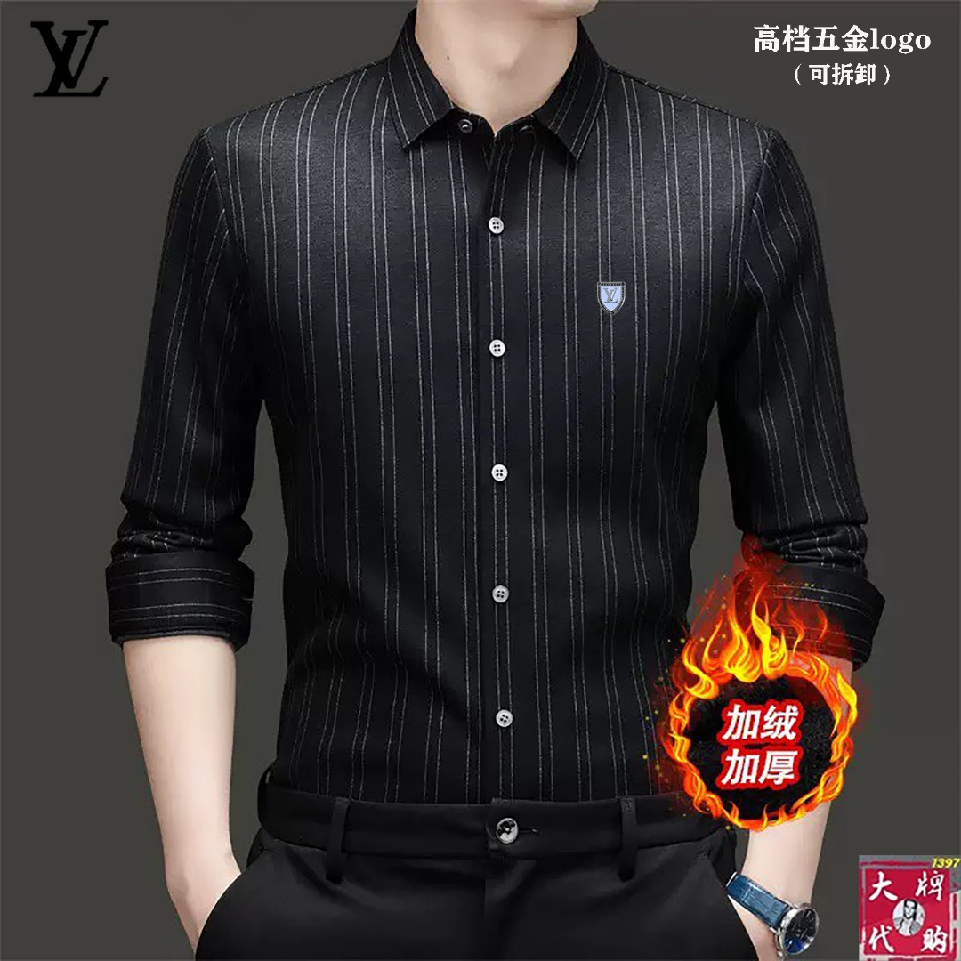 NO:681367,LV Louis Vuitton velvet thickened top fashion long-sleeved lapel haute couture spring style new long-sleeved haute couture versatile style that anyone can easily control. The fabric is fully customized and the latest logo design of the luxury classic brand on the chest is very classy and a must-have for those who know their stuff!  The tailoring is slim-fitting, very refined, shows off aura, and highlights the sophistication of business men. This is unique, it has just the right amount of slim fit, and the upper body effect is great!  Size M-4XL,,louis vuitton,louis vuitton,19860909LV 路易威登 加绒加厚顶级时尚长袖翻领高级定制春款新款长袖高级定制百搭款式 任何人都可以轻松驾驭 面料全订制工艺 胸前奢华经典品牌最新logo设计,非常显档次懂货的必须入！版型剪裁属于修身款 非常精致,显气场,又会凸显商务男士的精致,这就是独到之处,恰到好处的修身,上身效果非常赞！尺码M-4XL,,louis vuitton,louis vuitton,,Men's clothing