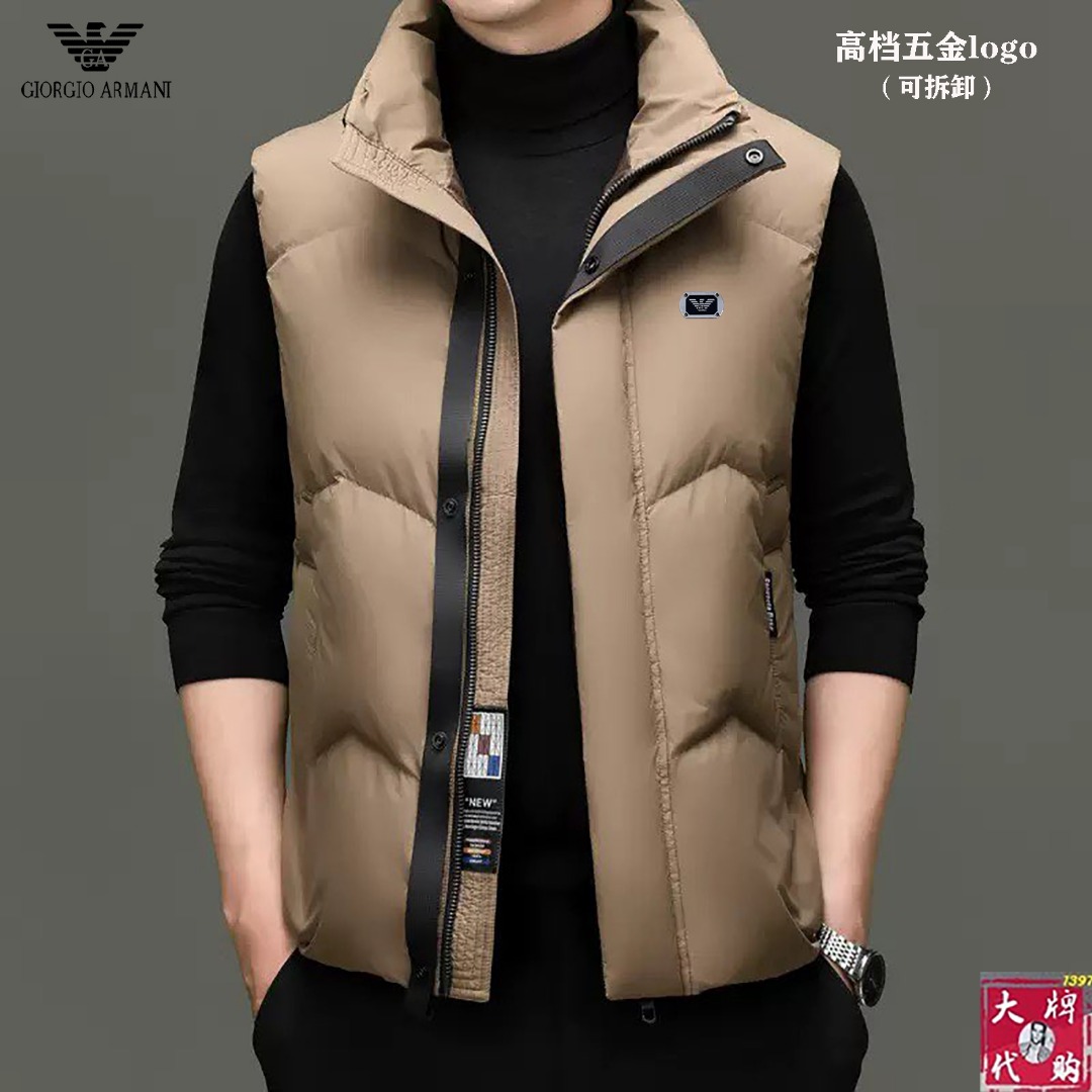 NO:691420,ARMANI Armani 2025ss latest model debuts at counters!  High-end fashionable casual down jacket, the super authentic upper body will instantly transform you into an oppa!  , simple and fashionable three-dimensional tailoring, unique craftsmanship, produced by the original factory; excellent upper body effect, showing confident temperament; all details show perfect quality. The classic logo on the chest symbolizes the brand's supreme quality. Owning it is the beginning of another fashion. Size M -- 419860909ARMANI 阿玛尼 2025ss最新款专柜同款首发！高端时尚休闲羽绒外套,超正版型上身瞬间变欧巴！,简约时尚的三维裁剪,工艺独特,原单代工厂出品；上身效果极佳,彰显自信气质；所有细微处尽情展现完美品质胸口的经典Logo象征了品牌至高的品质,拥有,便是另一种时尚的开始,码数M --4XL；175高 140斤穿XL,下单敬请报身高体重 以配合适码数,,armani,armani,jackets & coats,down jacket,,Men's clothing