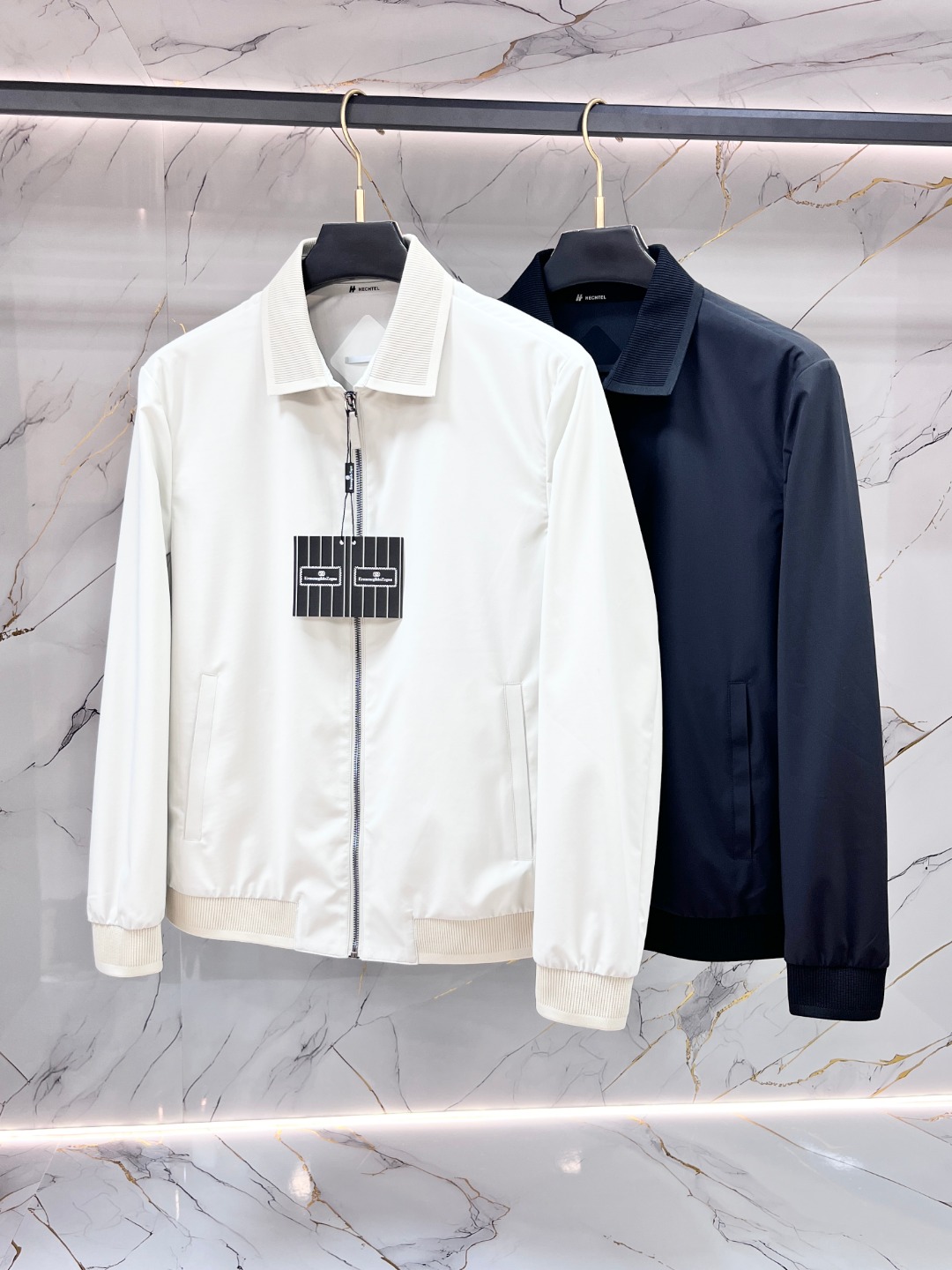 NO:733098,Zegna Zegna's new men's jacket, original three-label complete high-end version, custom-made fabrics at the counter, highly breathable and comfortable, impeccable details, brand element design concept, reflecting high quality. It feels delicate and soft, showing casual tailoring, and the upper body shape is awesome. Size M～3XL,,zegna,jackets & coats,jackets & coats,19860909Zegna 杰尼亚 新款男士夹克外套,原单三标齐全高端版本 专柜定制面料 透气舒适度高,细节无可挑剔,品牌元素设计理念,体现高品质.手感细腻柔软 呈现休闲裁剪,上身版型超赞 码数M～3XL,,zegna,jackets & coats,jackets & coats,,Men's clothing