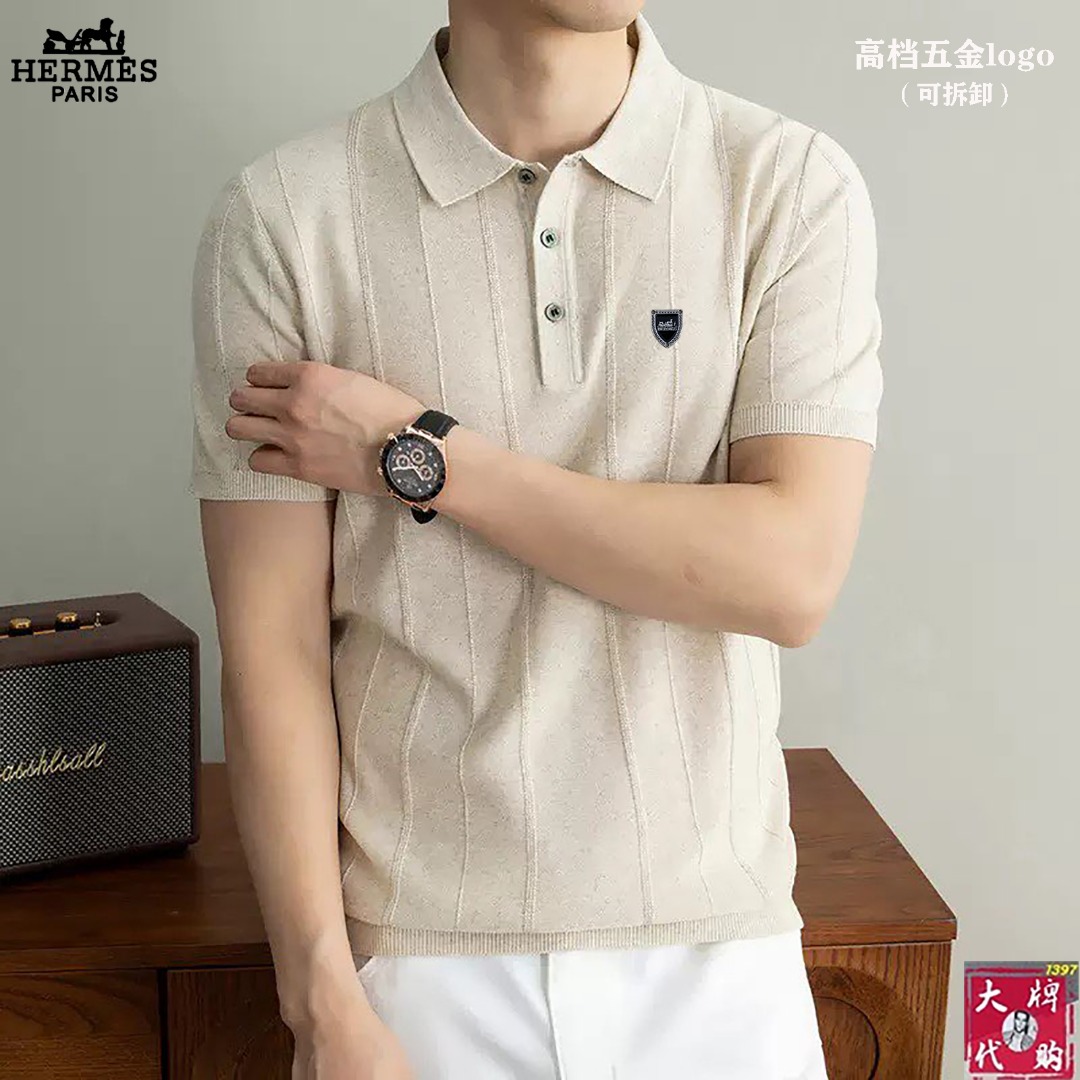 NO:743680,Hermes top-notch advanced customization spring new short-sleeved T-shirt bottoming shirt advanced customization and versatile style. Anyone can easily control it. The fabric is fully customized and the latest logo design of the luxury classic brand on the chest is very classy and a must-have for those who know their stuff!  The tailoring is slim-fitting, very refined, shows off aura, and highlights the sophistication of business men. This is unique, it has just the right amount of slim fit, and the upper body effect is great!  Size M-4XL,,hermes,hermes,T-shirt,tees,t-shirt,19860909Hermes 爱马仕顶级高级定制春款新款短袖T恤打底衫高级定制百搭款式 任何人都可以轻松驾驭 面料全订制工艺 胸前奢华经典品牌最新logo设计,非常显档次懂货的必须入！版型剪裁属于修身款 非常精致,显气场,又会凸显商务男士的精致,这就是独到之处,恰到好处的修身,上身效果非常赞！尺码M-4XL,,hermes,hermes,T-shirt,tees，t-shirt,,Men's clothing