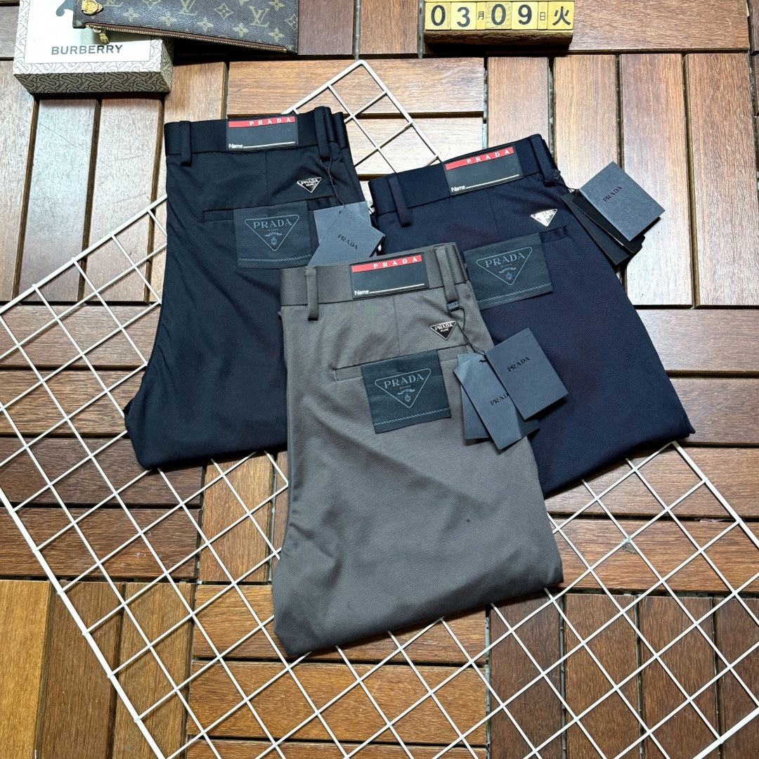 NO:756660,Prada Prada's new products, the best casual pants counter in the physical store, original 1:1 goods, suitable for all ages. The highest version of European imported fabrics on the market. Comfortable, soft and skin-friendly, the upper body effect is super fashionable and versatile, straight and stylish, a wardrobe must-have. Suitable for any occasion, size 29-40, prada, prada,19860909Prada 普拉达新款新品 实体店极品休闲裤专柜原版1:1好货,适合各个年龄段.市场最高版本的欧洲进口面料.舒适柔软亲肤,上身效果超级棒时尚百搭,笔挺有型,衣橱必备.适合任何场合穿着 尺码29-40,,prada,prada,,Men's clothing