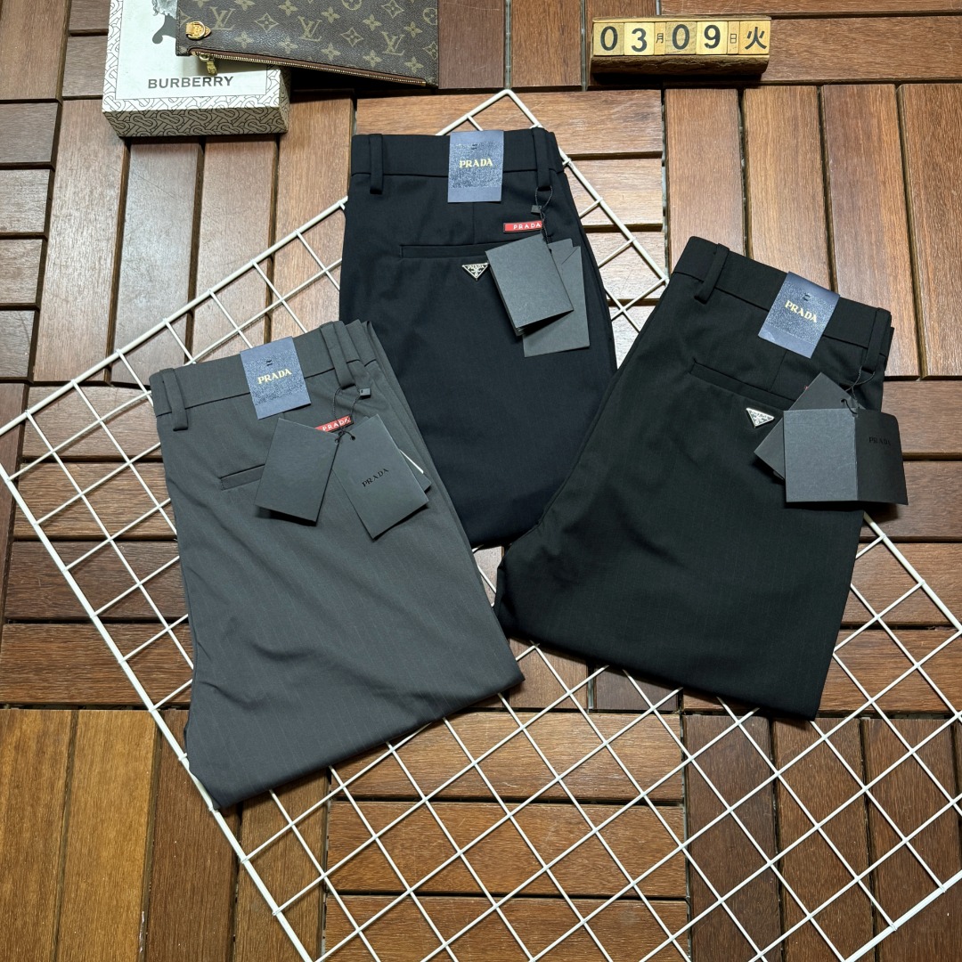 NO:756678,Prada Prada's new products, the best casual pants counter in the physical store, original 1:1 goods, suitable for all ages. The highest version of European imported fabrics on the market. Comfortable, soft and skin-friendly, the upper body effect is super fashionable and versatile, straight and stylish, a wardrobe must-have. Suitable for any occasion, size 29-40, prada, prada,19860909Prada 普拉达新款新品 实体店极品休闲裤专柜原版1:1好货,适合各个年龄段.市场最高版本的欧洲进口面料.舒适柔软亲肤,上身效果超级棒时尚百搭,笔挺有型,衣橱必备.适合任何场合穿着 尺码29-40,,prada,prada,,Men's clothing