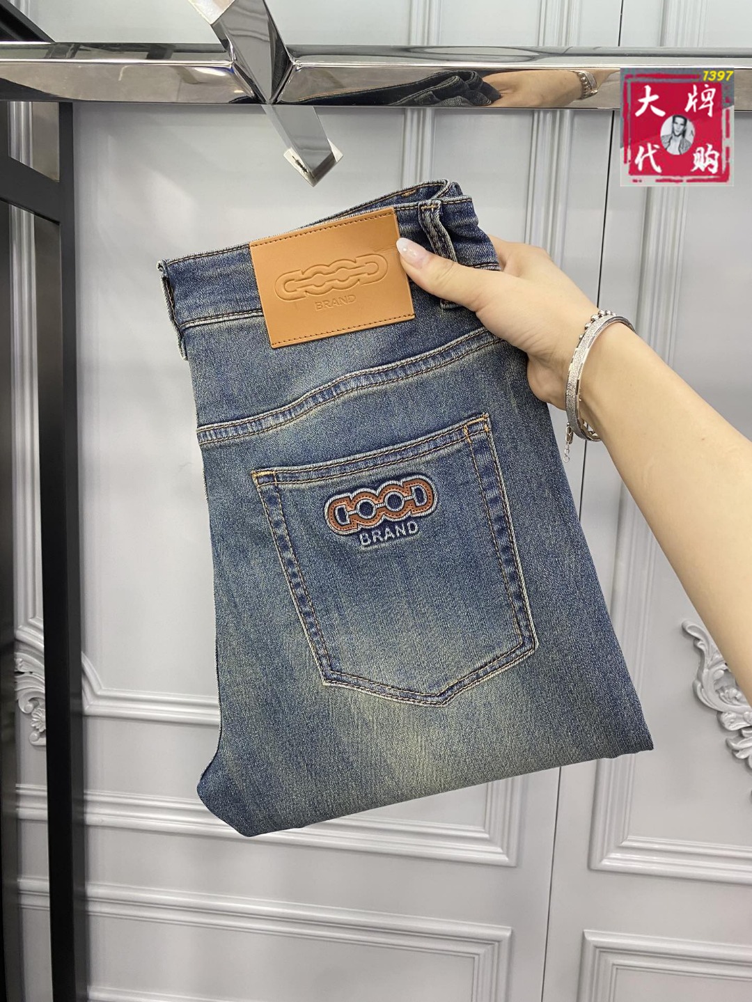 NO:756615,[LV Louis Vuitton] New men's new high-fashion casual jeans, simple and elegant, simple and fashionable, easy to match, comfortable and refreshing, traditional British noble design style, full of noble temperament, winning the favor of countless people. No matter what the occasion, you can wear it to show a luxurious, noble and extraordinary temperament. Use imported high-elastic fabrics and design by top masters  The ingenious work is very beautiful in person, and every detail can show the quality of the big brand. I think such a feature is enough to make people excited. It is a super versatile basic model that everyone has, and it is great value for money!  Sizes 29 to 38,,louis vuitton,louis vuitton,jeans,19860909【 LV 路易威登】新款男士新款高级时装休闲牛仔裤, 简洁大气 简约时尚,从容百搭,舒适清爽,英伦传统高贵的设计风格,尽显高贵气质,赢取无数人的欢心 无论什么场合穿上都尽显奢华、高贵非凡的气质 选用进口高弹面料 顶级大师设计 匠心著作实物非常漂亮,每个细节都能彰显大牌的品质感.我觉得这样一条特色足以让人心动.超百搭基本款人手一条,超值性价比！尺码29一38,,louis vuitton,louis vuitton,jeans,,Men's clothing