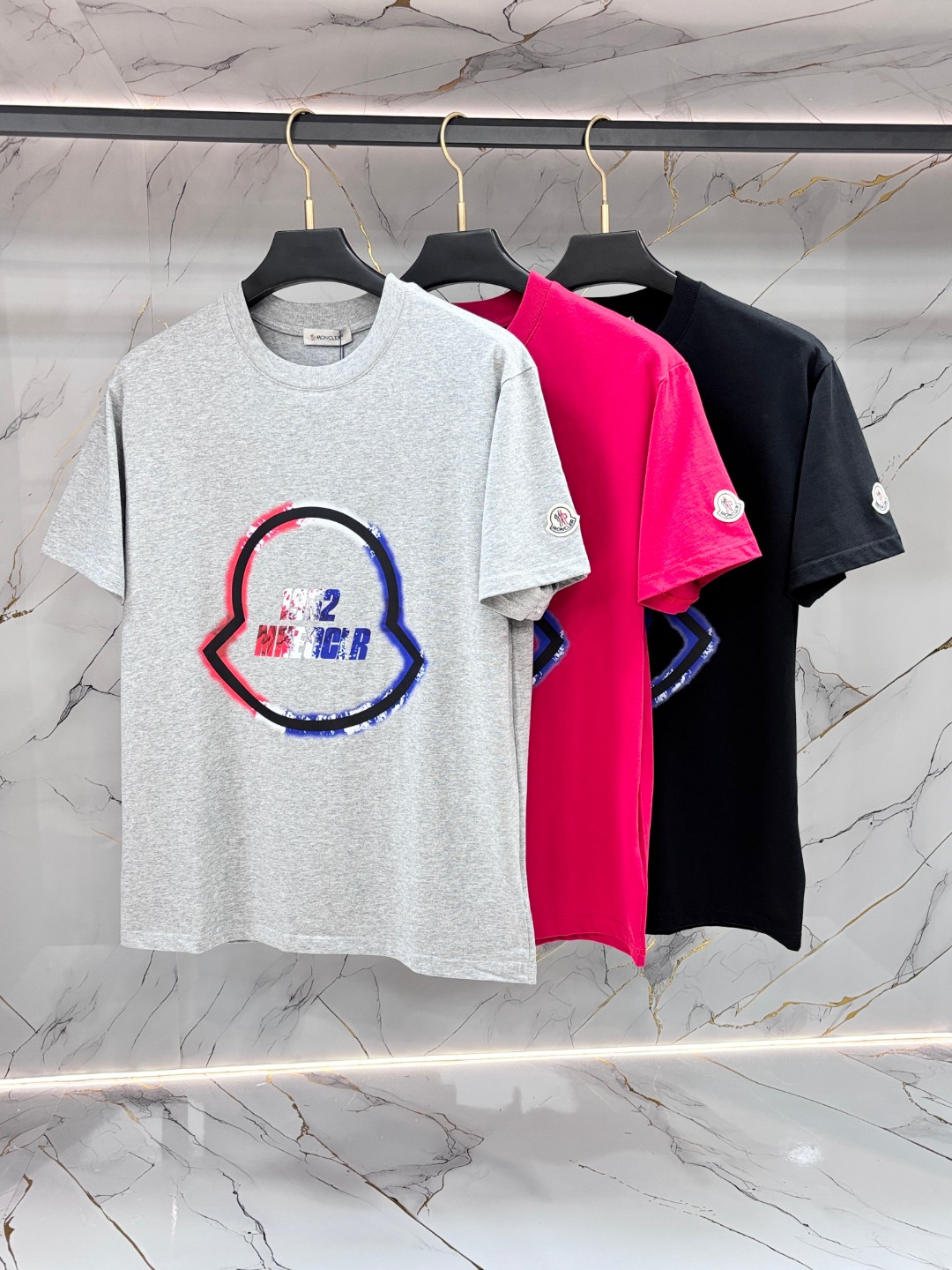 NO:832772,Moncler Men's Mouth Covered Short Sleeve T-shirt, available in black and white, same style for men and women, a must-have item for summer!  It feels comfortable, breathable and not stuffy, and the details of the workmanship are in place. It has Mickey Mouse print on the chest, which is very trendy. It can be worn stylishly, both for business and leisure, and has a high rate of return when going out. Size S-XL, Moncler, T-shirt, tees, t-shirt,19860909Moncler蒙口 男士短袖T恤,黑白两色可选,男女同款,夏季必备单品！ 手感舒服,透气不闷,做工细节很到位,胸前米奇老鼠印花,潮流感十足,穿着有型,商务休闲都能搭,出街回头率高.码数S-XL,,Moncler,T-shirt,tees，t-shirt,,Men's clothing
