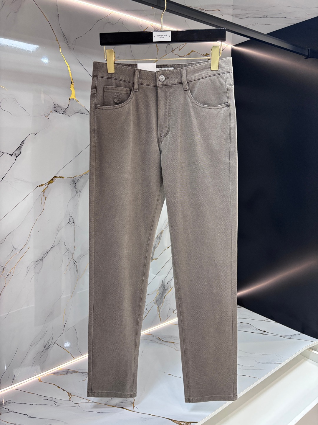 NO:903425,BC high-end customization, the latest five-pocket casual pants, original custom-made replica, customer-supplied hardware accessories, original quality, imported composite fabric, anti-wrinkle and strong, breathable and comfortable. Fine workmanship and routing, excellent upper body, size 30-40,19860909BC高端定制、最新款五袋休闲裤,原版定制复刻 客供五金辅料 原单品质 进口复合面料 抗皱坚挺,透气舒适.做工走线精细 上身绝佳,尺码30-40,,,Men's clothing