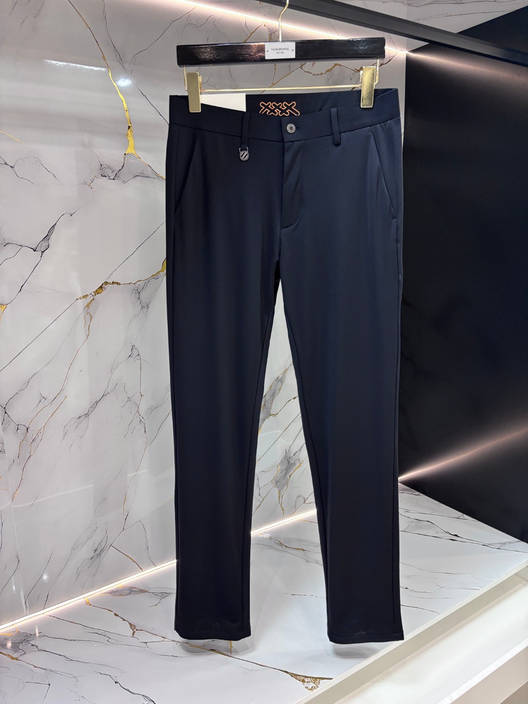 NO:903435,Zegna Zegna high-end customization, the latest casual jeans, original customized reproduction, customer-supplied hardware accessories, original quality, imported composite fabrics, anti-wrinkle and strong, breathable and comfortable. Fine workmanship and routing, excellent upper body, size 30-40,,zegna,jeans,19860909Zegna 杰尼亚高端定制、最新款休闲牛仔裤,原版定制复刻 客供五金辅料 原单品质 进口复合面料 抗皱坚挺,透气舒适.做工走线精细 上身绝佳,尺码30-40,,zegna,jeans,,Men's clothing