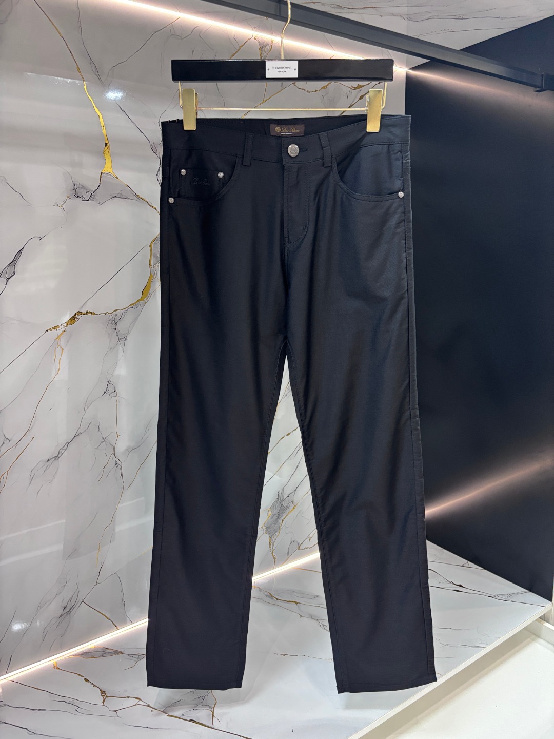 NO:775547,LP Loro Piana High-end customized, latest casual pants, original customized replica, customer-supplied hardware and accessories, original quality, imported composite fabric, anti-wrinkle and strong, breathable and comfortable. Fine workmanship, excellent upper body, size 30-40,,loro piana,19860909LP 诺悠翩雅 高端定制、最新款休闲休闲裤,原版定制复刻 客供五金辅料 原单品质 进口复合面料 抗皱坚挺,透气舒适.做工走线精细 上身绝佳,尺码30-40,,loro piana,,Men's clothing