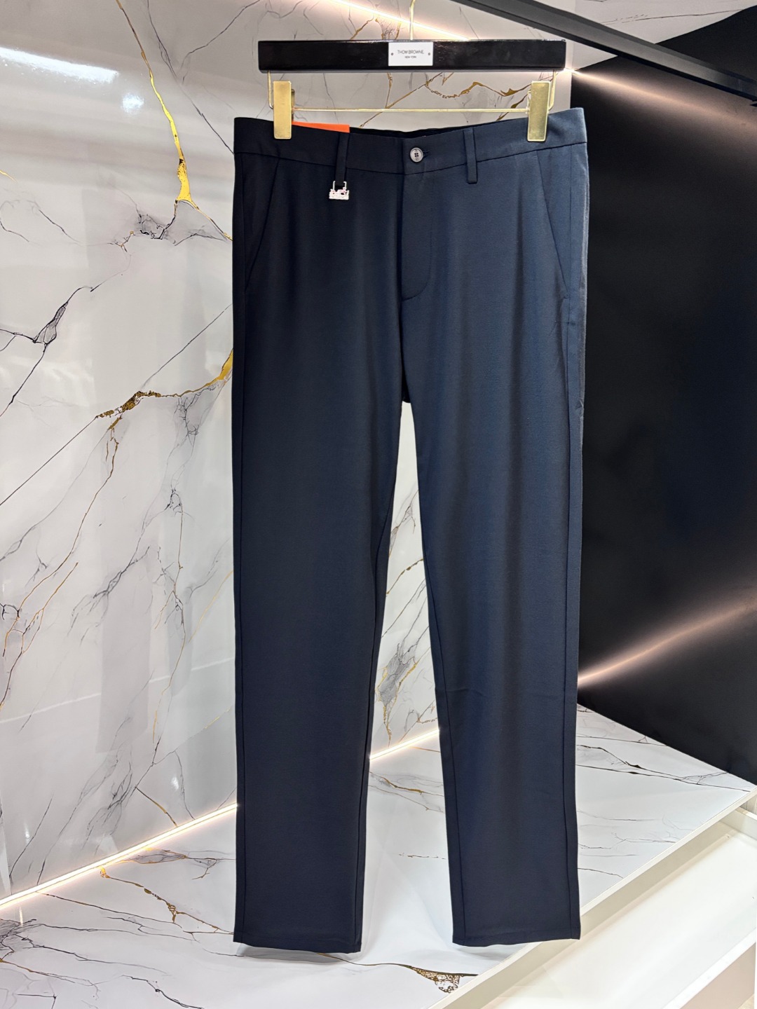 NO:911258,Hermes Hermes high-end customized, latest casual pants, original customized replica, customer-supplied hardware accessories, original quality, imported composite fabrics, anti-wrinkle and strong, breathable and comfortable. Fine workmanship and fine routing. Excellent upper body, size 30-40,, hermes, hermes,19860909Hermes 爱马仕高端定制、最新款休闲休闲裤,原版定制复刻 客供五金辅料 原单品质 进口复合面料 抗皱坚挺,透气舒适.做工走线精细 上身绝佳,尺码30-40,,hermes,hermes,,Men's clothing