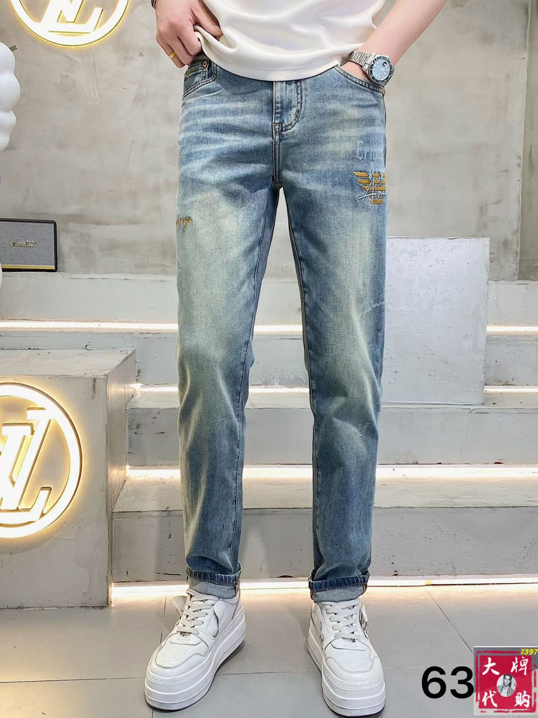 NO:844692,Armani Armani men's jeans original factory original fabric original wash water!  Imported original washed elastic fabric, complicated handicraft superposition, any washing process will turn into a completely different color effect if you stay for a few seconds longer, so it is more precious, especially durable and taste-resistant... Use the best elastic texture of tannin, genuine leather labels, high-end metal accessories... to create a unique and original jeans style!  Original hardware accessories, super correct fit, comfortable and breathable, extremely high grade, counter quality, handsome upper body. Size 29-38, armani, armani, jeans,19860909Armani 阿玛尼 男士牛仔裤原厂原布原洗水！进口原版水洗弹力面料,复杂的手工艺叠加,任何一个洗水环节多停留几秒都会变成完全不一样的颜色效果,所以越加珍贵,特别持久、耐味…… 选用上乘的丹宁弹力质感,真皮皮牌、高定的金属辅料……打造出独特及原创的牛仔裤款型！原版五金辅料,版型超正,舒适透气,档次极高,专柜品质,上身帅气十足.码数29-38,,armani,armani,jeans,,Men's clothing