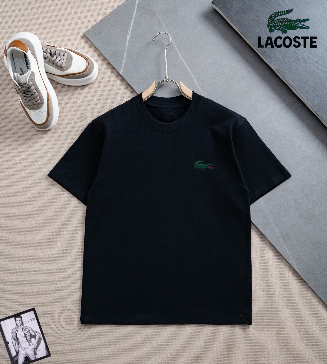 NO:773533,[Crocodile] New summer style short-sleeved T-shirt made of high-end custom fabrics, the world's top men's clothing, simple and fashionable, easy to match and versatile, elegant and extremely comfortable experience. High-end fabrics, bright colors, extremely smooth touch, delicate and not easy to wrinkle, luxurious and noble, crisp and stylish, lock stitch, high-density sewing, all details are handled meticulously!  Worth having.  Size S-3XL, can wear up to about 210 pounds, T-shirt, tees, t-shirt,19860909【 鳄鱼】夏季新款 高端定制面料短袖T恤, 全球顶级男装,简约时尚,从容百搭,大气优雅 极度舒适体验 高端面料 色泽鲜艳 极致顺滑触感 细腻不易起皱 奢华高贵 挺括有型 锁针、高密度缝制,一切的细节处理一丝不苟！值得拥有． 码数S-3XL 最大可穿210斤左右,,T-shirt,tees，t-shirt,,Men's clothing