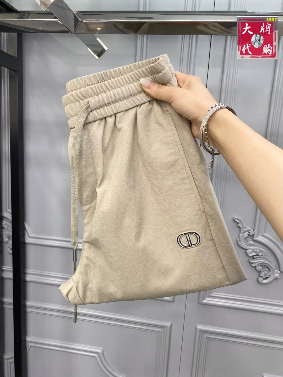 NO:775483,[DIOR] New high-end fashion drawstring casual pants and elastic pants, simple and elegant, simple and fashionable, easy to match, comfortable and refreshing, using imported high-quality fabrics, luxurious, noble, stiff and stylish lock stitching, high-density sewing, all details are handled meticulously, size 29-36,, dior, dior,19860909【 DIOR 迪奥】新款高级时装抽绳休闲裤松紧裤,简洁大气 简约时尚,从容百搭,舒适清爽采用进口上等面料奢华高贵挺括有型锁针、高密度缝制,一切的细节处理一丝不苟 尺码29-36,,dior,dior,,Men's clothing