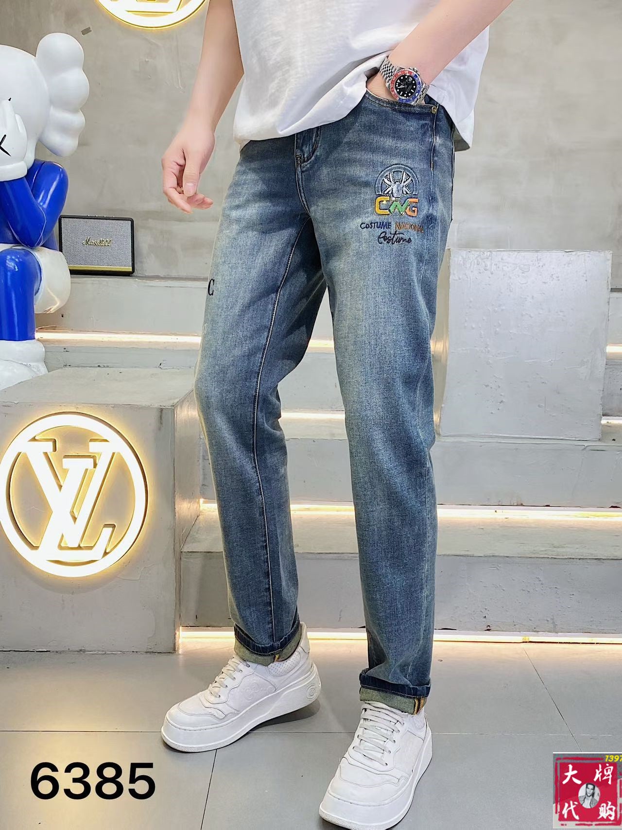 NO:911246,Givenchy Givenchy men's jeans original factory original fabric original wash water!  Imported original washed elastic fabric, complicated handicraft superposition, any washing process will turn into a completely different color effect if you stay for a few seconds longer, so it is more precious, especially durable and taste-resistant... Use the best elastic texture of tannin, genuine leather labels, high-end metal accessories... to create a unique and original jeans style!  Original hardware accessories, super correct fit, comfortable and breathable, extremely high grade, counter quality, handsome upper body. Size 29-38,,givenchy,givenchy,jeans,19860909Givenchy 纪梵希 男士牛仔裤原厂原布原洗水！进口原版水洗弹力面料,复杂的手工艺叠加,任何一个洗水环节多停留几秒都会变成完全不一样的颜色效果,所以越加珍贵,特别持久、耐味…… 选用上乘的丹宁弹力质感,真皮皮牌、高定的金属辅料……打造出独特及原创的牛仔裤款型！原版五金辅料,版型超正,舒适透气,档次极高,专柜品质,上身帅气十足.码数29-38,,givenchy,givenchy,jeans,,Men's clothing