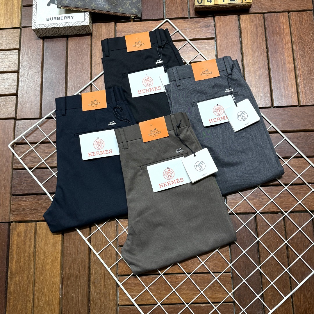 NO:832742,Hermes new and new products, the best casual pants counter in the physical store, original 1:1 goods, suitable for all ages. The highest version of European imported fabrics on the market. Comfortable, soft and skin-friendly, the upper body effect is super fashionable and versatile, straight and stylish, a wardrobe must-have. Suitable for any occasion, size 29-40,, hermes, hermes,19860909Hermes 爱马仕新款新品 实体店极品休闲裤专柜原版1:1好货,适合各个年龄段.市场最高版本的欧洲进口面料.舒适柔软亲肤,上身效果超级棒时尚百搭,笔挺有型,衣橱必备.适合任何场合穿着 尺码29-40,,hermes,hermes,,Men's clothing