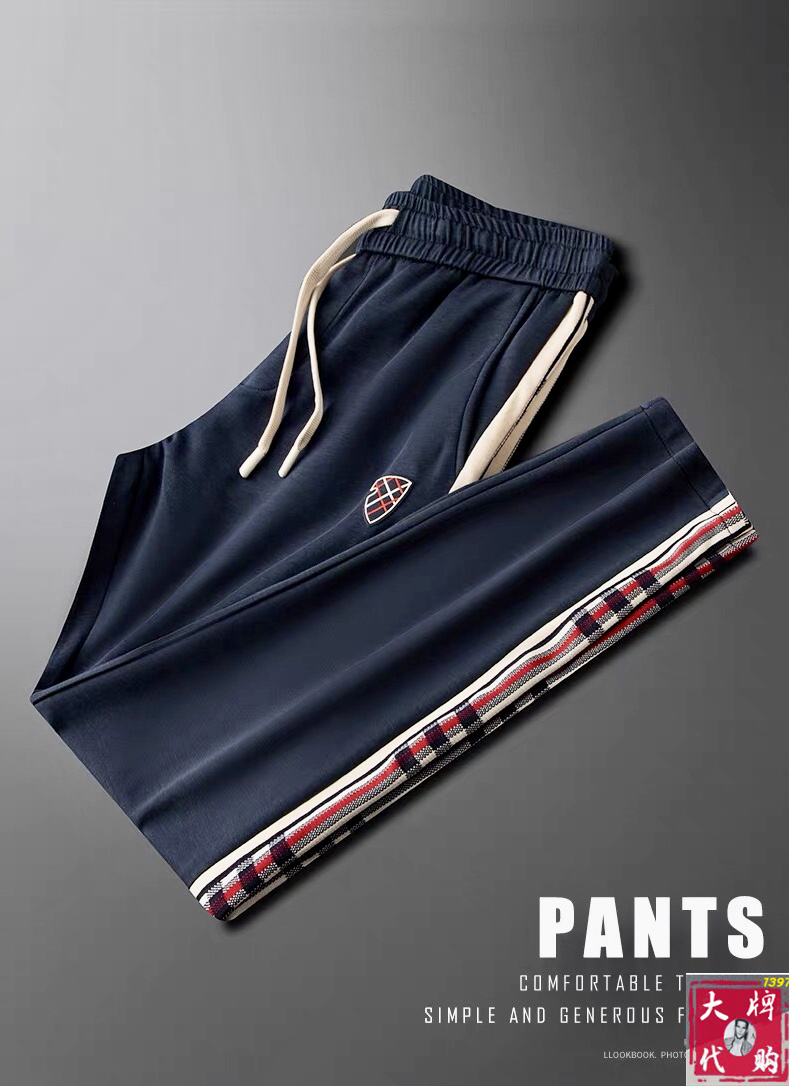 NO:826856,[Burberry] New style for spring and summer. New taste and value sharing. Popular casual pants. Very comfortable to wear. Low-key yet luxurious. Very classy to wear. Needless to say the style and cut of the pants. The upper body is exquisite and vivid. Really first-class and top-quality materials. Really palace-level casual pants, using Turkish cotton to produce the most famous denim fabric. The quality is outstanding. After heavy washing, the pants are very soft!  The straight-leg version is not picky and the upper body is absolutely stylish. The expert design is extremely luxurious.  Code number 29-40,,burberry,burberry,19860909【 Burberry 巴宝莉】 春夏季新款 全新品味与价值共享 爆款休闲裤 身穿着非常舒适 低调不失奢华 穿出去非常有档次,裤型款式和裁剪亦无需多言 上身精致跃然.真正一等一顶级质料 真正殿堂级的休闲裤,选用土耳其的棉花 生产出最有名的单宁布 品质卓然,经过重水洗使得裤子很柔软！直脚的版型 不挑人 上身绝对的有型 达人设计 极度奢华． 码数29-40,,burberry,burberry,,Men's clothing