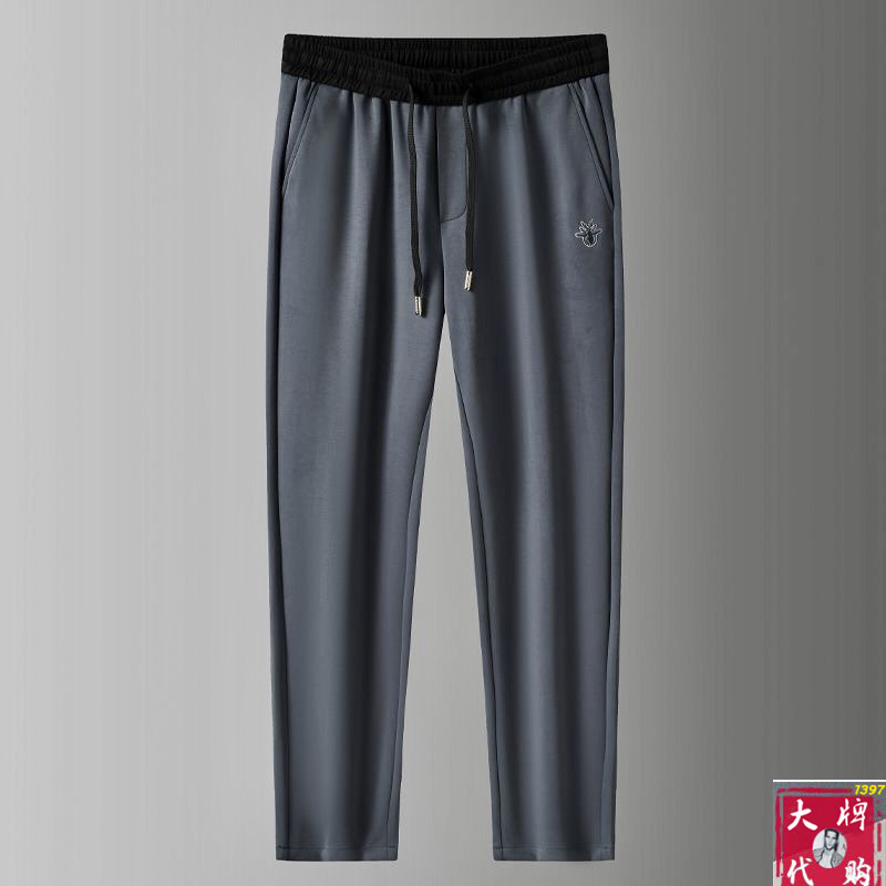NO:826877,[DIOR Dior] Spring and summer new style, new taste and value sharing, popular casual pants, very comfortable to wear, low-key yet luxurious, very classy to wear, no need to say much about the pants style and cut, the upper body is exquisite and vivid. Real first-class top quality casual pants, truly palace-level casual pants, using Turkish cotton to produce the most famous denim fabric. The quality is outstanding, and the pants are very soft after heavy washing!  The straight-leg version is not picky and the upper body is absolutely stylish. The expert design is extremely luxurious.  Code number 29-40,,dior,dior,19860909【 DIOR 迪奥】 春夏季新款 全新品味与价值共享 爆款休闲裤 身穿着非常舒适 低调不失奢华 穿出去非常有档次,裤型款式和裁剪亦无需多言 上身精致跃然.真正一等一顶级质料 真正殿堂级的休闲裤,选用土耳其的棉花 生产出最有名的单宁布 品质卓然,经过重水洗使得裤子很柔软！直脚的版型 不挑人 上身绝对的有型 达人设计 极度奢华． 码数29-40,,dior,dior,,Men's clothing
