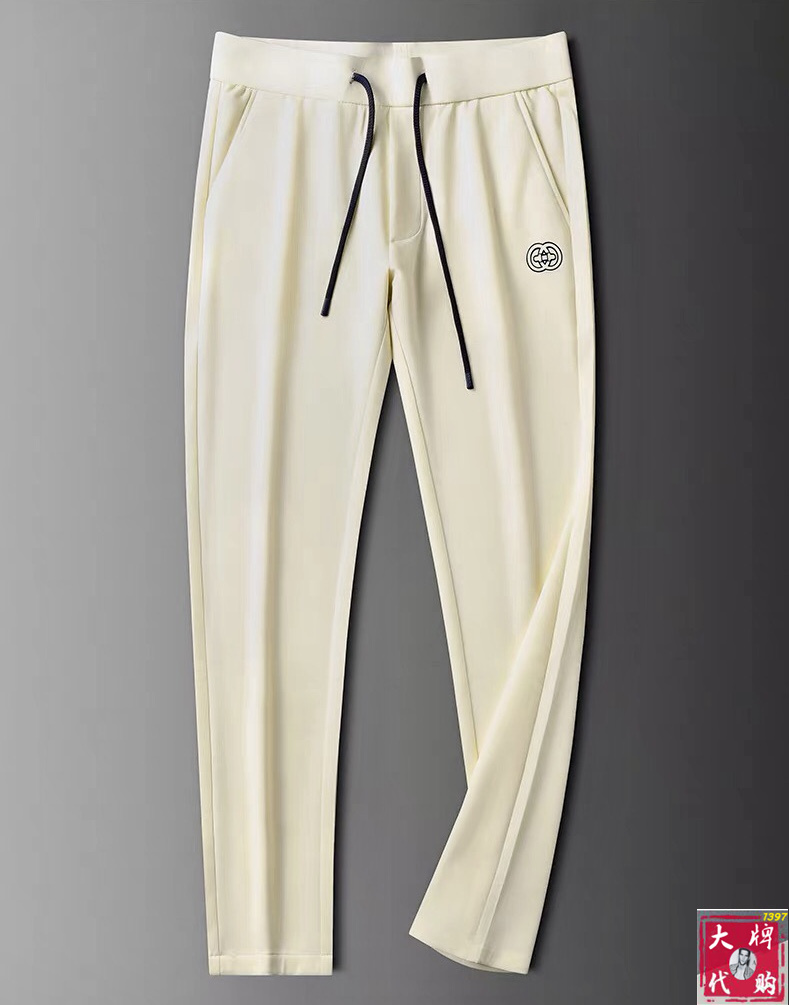NO:831108,[Gucci] Spring and summer new style, new taste and value sharing, popular A casual pants, very comfortable to wear, low-key yet luxurious, very classy to wear, and the style and cut of the pants need no introduction. The upper body is exquisite and vivid. Real first-class top quality materials. Really palace-level casual pants, using Turkish cotton to produce the most famous denim fabric. The quality is outstanding, and the pants are very soft after heavy washing!  The straight-leg version is not picky and the upper body is absolutely stylish. The expert design is extremely luxurious.  Code number 29-40,,19860909【古奇】 春夏季新款 全新品味与价值共享 爆款a休闲裤 身穿着非常舒适 低调不失奢华 穿出去非常有档次,裤型款式和裁剪亦无需多言 上身精致跃然.真正一等一顶级质料 真正殿堂级的休闲裤,选用土耳其的棉花 生产出最有名的单宁布 品质卓然,经过重水洗使得裤子很柔软！直脚的版型 不挑人 上身绝对的有型 达人设计 极度奢华． 码数29-40,,,Men's clothing