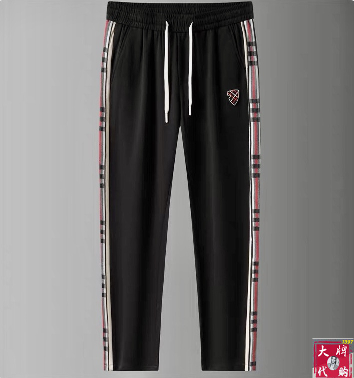 NO:831122,[Burberry] Spring and summer new style, new taste and value sharing, popular A casual pants, very comfortable to wear, low-key yet luxurious, very classy to wear, and the style and cut of the pants need no introduction. The upper body is exquisite and vivid. Really first-class and top-quality materials. Really palace-level casual pants, using Turkish cotton to produce the most famous denim fabric. The quality is outstanding, and the pants are very soft after heavy washing!  The straight-leg version is not picky and the upper body is absolutely stylish. The expert design is extremely luxurious.  Code number 29-40,,burberry,19860909【巴宝莉】 春夏季新款 全新品味与价值共享 爆款a休闲裤 身穿着非常舒适 低调不失奢华 穿出去非常有档次,裤型款式和裁剪亦无需多言 上身精致跃然.真正一等一顶级质料 真正殿堂级的休闲裤,选用土耳其的棉花 生产出最有名的单宁布 品质卓然,经过重水洗使得裤子很柔软！直脚的版型 不挑人 上身绝对的有型 达人设计 极度奢华． 码数29-40,,burberry,,Men's clothing