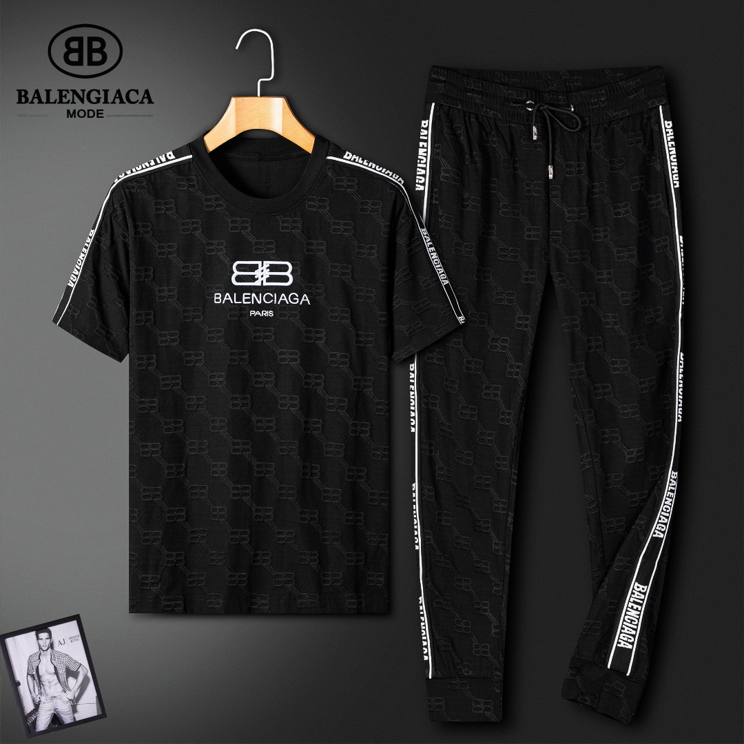 NO:847141,Balenciaga's best-selling short-sleeved suit, exquisite craftsmanship counter fabrics, fusion of top elements, classic short-sleeved 3-label complete, trendy men's fashion, unparalleled in terms of upper body comfort, can be said to be a summer must-have!  Size M-3XL,,balenciaga,T-shirt,19860909巴黎世家 热销款短袖套装,精致工艺专柜面料,顶级元素融合打造,经典短袖3标齐全,潮男时尚,无论是上身舒适度还是都是无可比拟的存在,可以说是夏日必备！ 码数M-3XL,,balenciaga,T-shirt,,Men's clothing