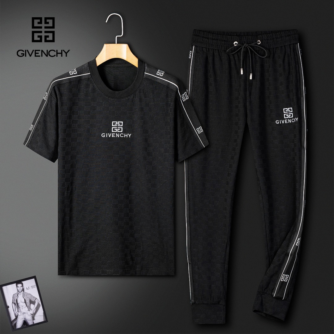 NO:847143,Givenchy's best-selling short-sleeved suit, exquisite craftsmanship counter fabrics, fusion of top elements, classic short-sleeved 3-label complete, fashionable for men, unparalleled in terms of upper body comfort, can be said to be a summer must-have!  Size M-3XL,,givenchy,T-shirt,19860909纪梵希 热销款短袖套装,精致工艺专柜面料,顶级元素融合打造,经典短袖3标齐全,潮男时尚,无论是上身舒适度还是都是无可比拟的存在,可以说是夏日必备！ 码数M-3XL,,givenchy,T-shirt,,Men's clothing