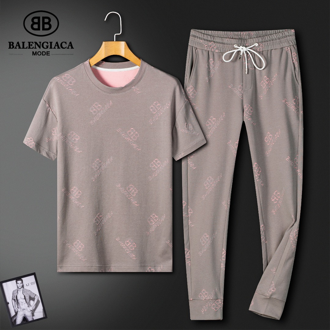 NO:847146,Balenciaga's best-selling short-sleeved suit, exquisite craftsmanship counter fabrics, fusion of top elements, classic short-sleeved 3-label complete, trendy men's fashion, unparalleled in terms of upper body comfort, can be said to be a summer must-have!  Size M-3XL,,balenciaga,T-shirt,19860909巴黎世家 热销款短袖套装,精致工艺专柜面料,顶级元素融合打造,经典短袖3标齐全,潮男时尚,无论是上身舒适度还是都是无可比拟的存在,可以说是夏日必备！ 码数M-3XL,,balenciaga,T-shirt,,Men's clothing