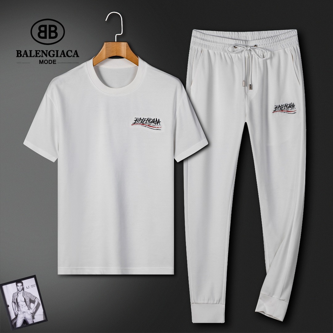 NO:847151,Balenciaga's best-selling short-sleeved suit, exquisite craftsmanship counter fabrics, fusion of top elements, classic short-sleeved 3-label complete, trendy men's fashion, unparalleled in terms of upper body comfort, can be said to be a summer must-have!  Size M-3XL,,balenciaga,T-shirt,19860909巴黎世家 热销款短袖套装,精致工艺专柜面料,顶级元素融合打造,经典短袖3标齐全,潮男时尚,无论是上身舒适度还是都是无可比拟的存在,可以说是夏日必备！ 码数M-3XL,,balenciaga,T-shirt,,Men's clothing
