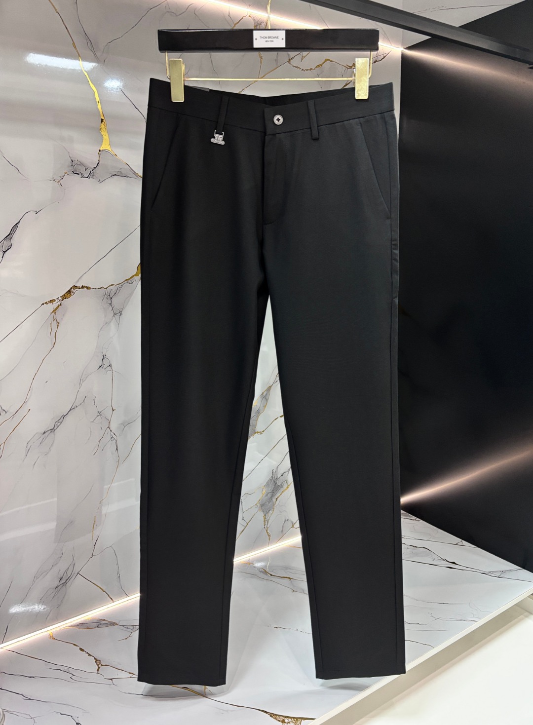 NO:844738,TF high-end customization, the latest casual jeans, original customized reproduction, customer-supplied hardware and accessories, original quality, imported composite fabrics, anti-wrinkle and strong, breathable and comfortable. Fine workmanship and routing, excellent upper body, size 30-40,, tom ford, jeans,19860909TF高端定制、最新款休闲牛仔裤,原版定制复刻 客供五金辅料 原单品质 进口复合面料 抗皱坚挺,透气舒适.做工走线精细 上身绝佳,尺码30-40,,tom ford,jeans,,Men's clothing