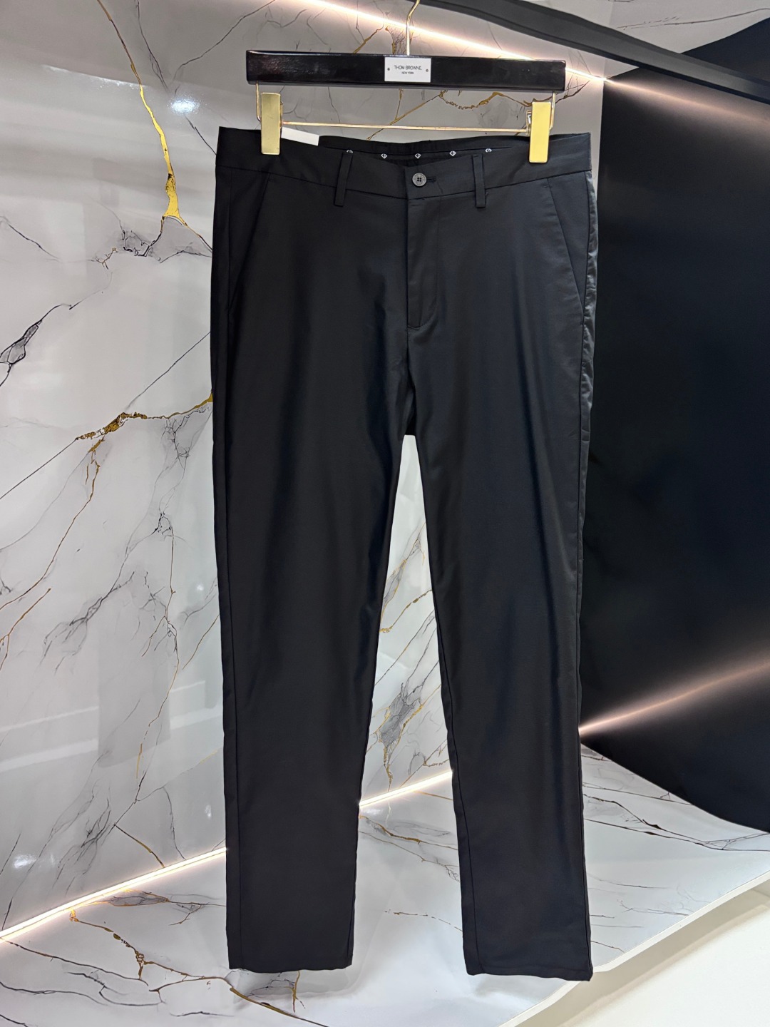 NO:844746,DIOR Dior high-end customization, the latest casual jeans, original custom-made replicas, customer-supplied hardware accessories, original quality, imported composite fabrics, anti-wrinkle and strong, breathable and comfortable. Fine workmanship and routing. Excellent upper body, size 30-40,, dior, dior, jeans,19860909DIOR 迪奥高端定制、最新款休闲牛仔裤,原版定制复刻 客供五金辅料 原单品质 进口复合面料 抗皱坚挺,透气舒适.做工走线精细 上身绝佳,尺码30-40,,dior,dior,jeans,,Men's clothing