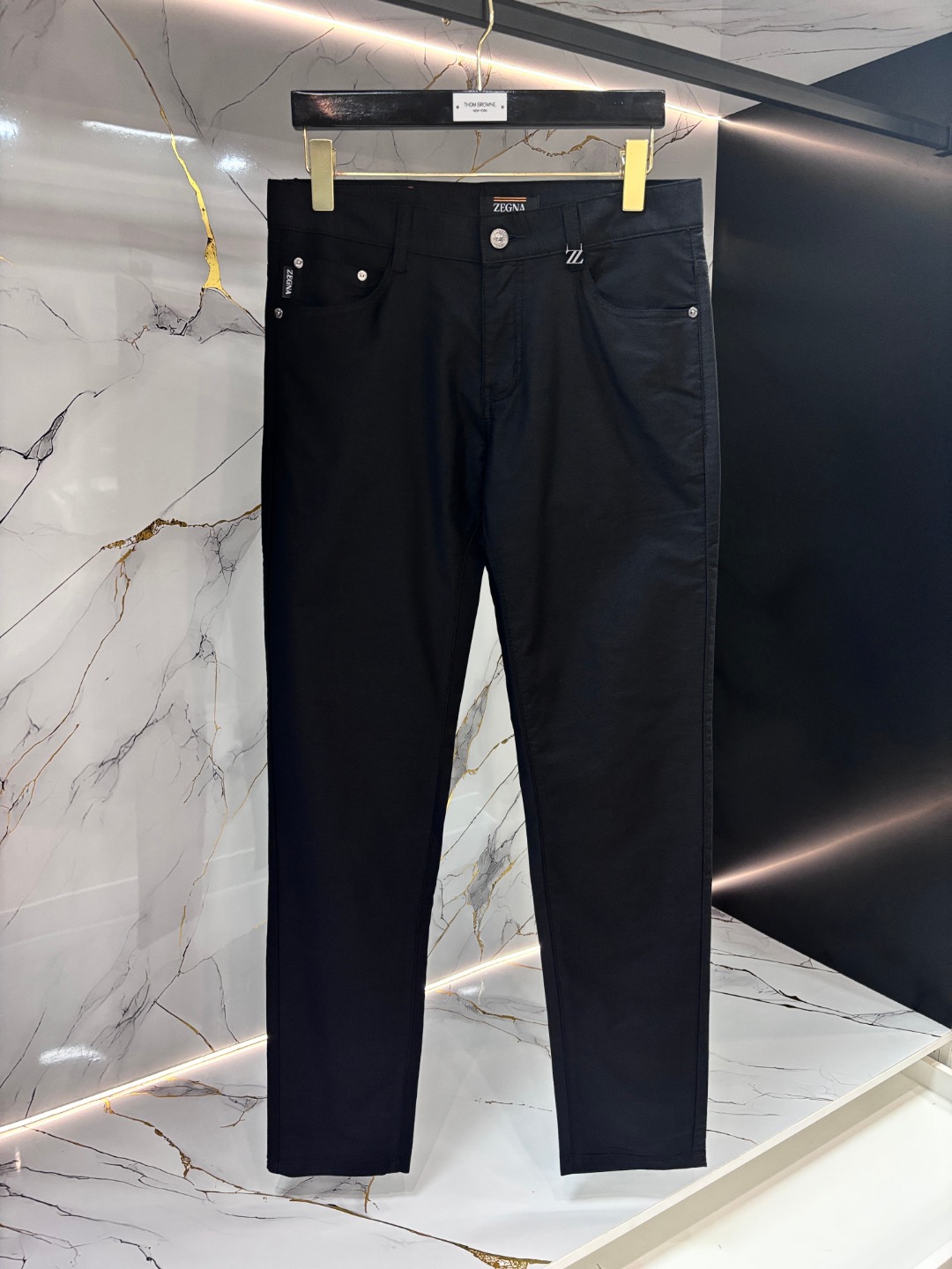 NO:844750,Zegna Zegna high-end customization, the latest casual jeans, original customized reproduction, customer-supplied hardware accessories, original quality, imported composite fabrics, anti-wrinkle and strong, breathable and comfortable. Fine workmanship and routing, excellent upper body, size 30-40,,zegna,jeans,19860909Zegna 杰尼亚高端定制、最新款休闲牛仔裤,原版定制复刻 客供五金辅料 原单品质 进口复合面料 抗皱坚挺,透气舒适.做工走线精细 上身绝佳,尺码30-40,,zegna,jeans,,Men's clothing