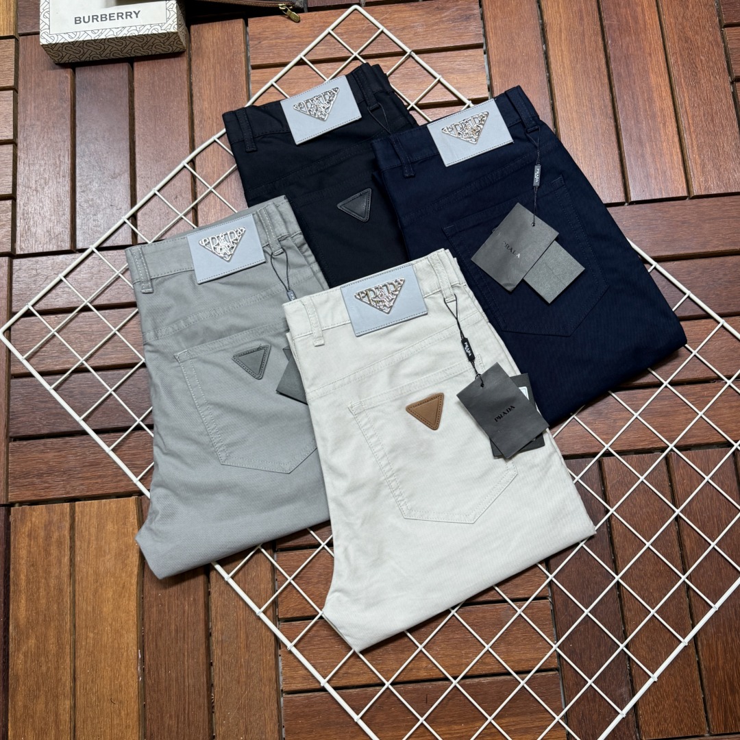 NO:832789,Prada Prada's new top-notch versatile daily casual pants, 1:1 good quality, suitable for all ages. The highest version of European imported fabrics on the market. Comfortable, soft and skin-friendly, the upper body effect is super fashionable and versatile, straight and stylish, a wardrobe must-have!  Suitable for any occasion, sizes 29-40, prada, prada,19860909Prada 普拉达 新款极品百搭日常休闲裤 1:1好货,适合各个年龄段.市场最高版本的欧洲进口面料.舒适柔软亲肤,上身效果超级棒时尚百搭,笔挺有型,衣橱必备！适合任何场合穿着 尺码29-40,,prada,prada,,Men's clothing