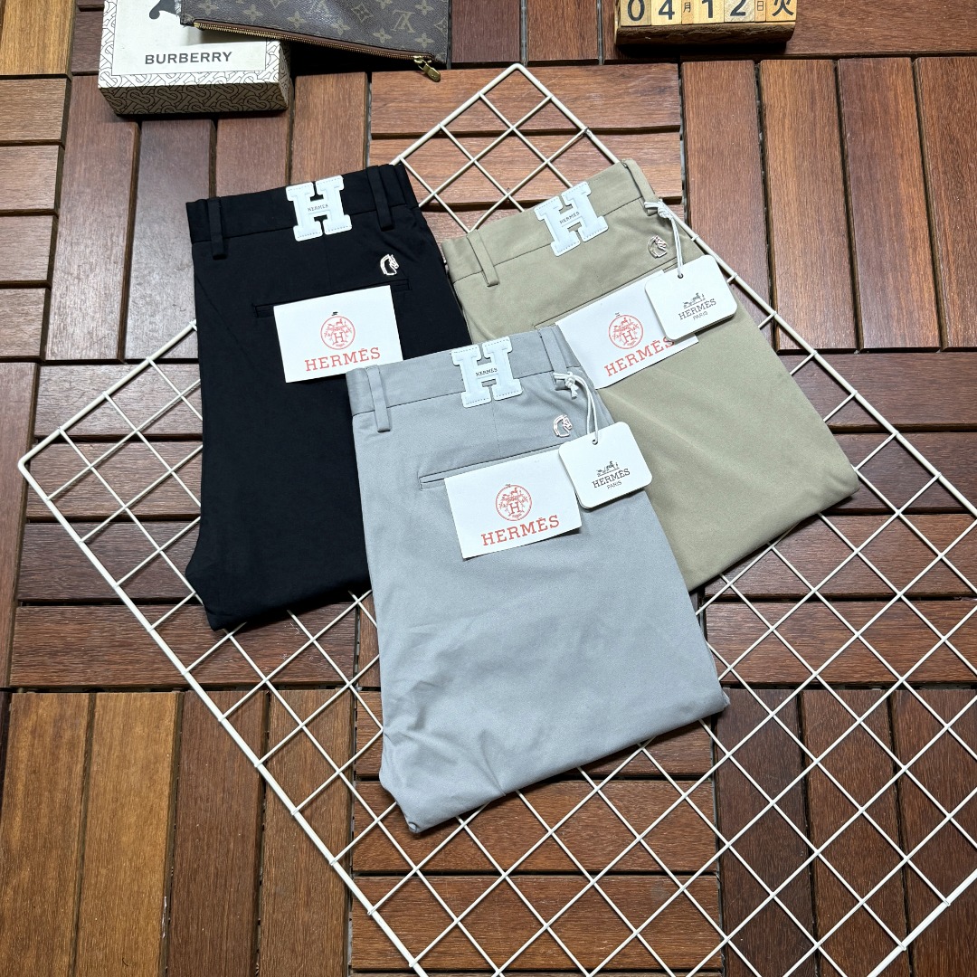 NO:832757,Hermes Hermes' new top-notch all-match daily casual pants, 1:1 good product, suitable for all ages. The highest version of European imported fabrics on the market. Comfortable, soft and skin-friendly, the upper body effect is super fashionable and versatile, straight and stylish, a wardrobe must-have!  Suitable for any occasion, sizes 29-40,,hermes,hermes,19860909Hermes 爱马仕 新款极品百搭日常休闲裤 1:1好货,适合各个年龄段.市场最高版本的欧洲进口面料.舒适柔软亲肤,上身效果超级棒时尚百搭,笔挺有型,衣橱必备！适合任何场合穿着 尺码29-40,,hermes,hermes,,Men's clothing