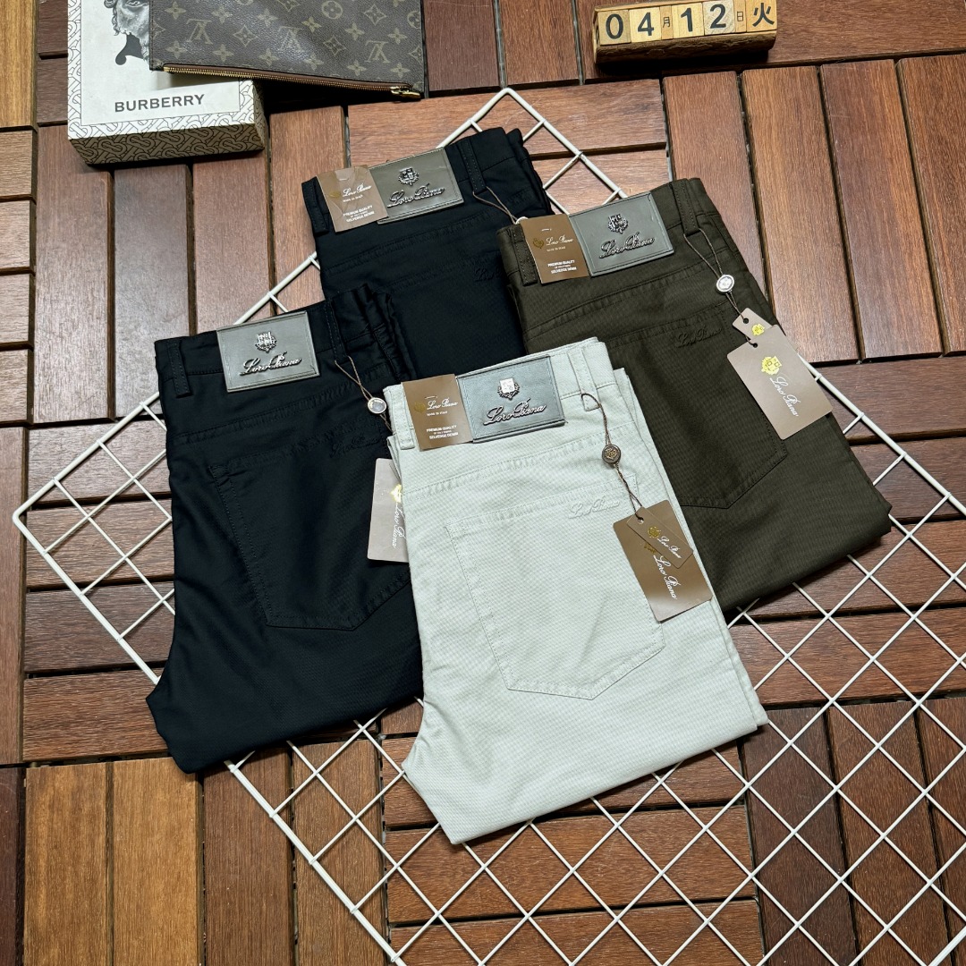 NO:832773,LP Nuoyoupanya's new top-notch versatile daily casual pants, 1:1 good product, suitable for all ages. The highest version of European imported fabrics on the market. Comfortable, soft and skin-friendly, the upper body effect is super fashionable and versatile, straight and stylish, a wardrobe must-have!  Suitable for any occasion, sizes 29-40, loro piana,19860909LP 诺悠翩雅 新款极品百搭日常休闲裤 1:1好货,适合各个年龄段.市场最高版本的欧洲进口面料.舒适柔软亲肤,上身效果超级棒时尚百搭,笔挺有型,衣橱必备！适合任何场合穿着 尺码29-40,,loro piana,,Men's clothing