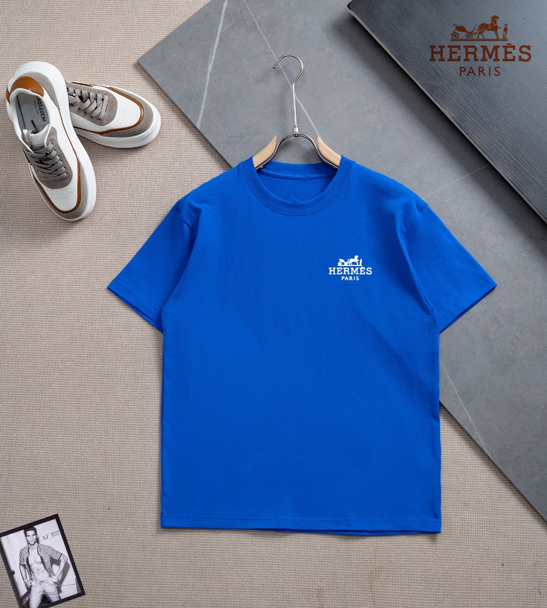 NO:837462,[Hermes] New summer model, short-sleeved T-shirt made of high-end custom fabrics, the world's top men's clothing, simple and fashionable, easy to match, versatile, elegant and extremely comfortable experience. High-end fabrics, bright colors, extremely smooth touch, delicate and not easy to wrinkle, luxurious and noble, crisp and stylish, lock stitch, high-density sewing, all details are handled meticulously!  Worth having.  Size S-3XL, can wear up to about 210 pounds, hermes, hermes, T-shirt, tees, t-shirt,19860909【 Hermes 爱马仕】夏季新款 高端定制面料短袖T恤, 全球顶级男装,简约时尚,从容百搭,大气优雅 极度舒适体验 高端面料 色泽鲜艳 极致顺滑触感 细腻不易起皱 奢华高贵 挺括有型 锁针、高密度缝制,一切的细节处理一丝不苟！值得拥有． 码数S-3XL 最大可穿210斤左右,,hermes,hermes,T-shirt,tees，t-shirt,,Men's clothing