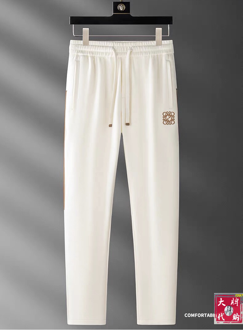 NO:837482,Loewe new casual pants, high-end version!  Custom-made fabrics at the counter are highly breathable and comfortable, with impeccable details and brand element design concepts, reflecting high quality. It feels delicate and soft!  It presents a casual cut and the upper body shape is awesome!  Code number 29-40,,loewe,loewe,19860909Loewe 罗意威 新款休闲裤,高端版本！专柜定制面料 透气舒适度高,细节无可挑剔,品牌元素设计理念,体现高品质.手感细腻柔软！呈现休闲裁剪,上身版型超赞！码数29-40,,loewe,loewe,,Men's clothing