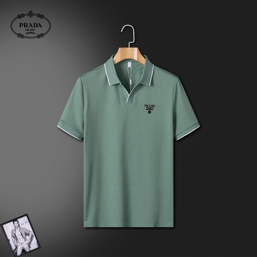 NO:844643,Prada Prada new spring and summer short-sleeved lapel polo shirt T-shirt ~ avant-garde design!  Customized mercerized pique cotton, soft to the touch!  Comfortable to wear ~ embroidered brand logo craft design!  Buttons with logo design, versatile business and casual style, allowing you to perfectly combine fashion, leisure and business!  A must-have item for trendy men!  The upper body is so handsome!  Standard size M-4XL,,prada,prada,T-shirt,tees,t-shirt,19860909Prada 普拉达 春夏新款短袖翻领polo衫T恤～ 设计前卫！订制丝光珠地棉、手感柔软！穿着舒适～刺绣品牌logo工艺设计 ！纽扣带logo设计、百搭商务休闲款 让您时尚休闲与商务完美结合！潮男必备单品 ！上身帅爆！标准码数M-4XL,,prada,prada,T-shirt,tees，t-shirt,,Men's clothing