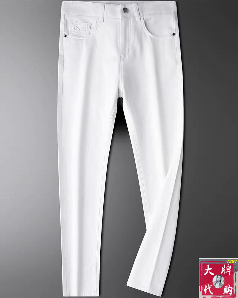 NO:847111,[ Fendi Fendi ] Spring and summer new style, new taste and value sharing, popular casual pants, very comfortable to wear, low-key yet luxurious, very classy to wear, no need to say much about the pants style and cut. The upper body is exquisite and vivid. Real first-class top quality casual pants, truly palace-level casual pants, using Turkish cotton to produce the most famous denim fabric. The quality is outstanding, and the pants are very soft after heavy washing!  The straight-leg version is not picky and the upper body is absolutely stylish. The expert design is extremely luxurious.  Code number 29-40,,fendi,fendi,19860909【 Fendi 芬迪】 春夏季新款 全新品味与价值共享 爆款休闲裤 身穿着非常舒适 低调不失奢华 穿出去非常有档次,裤型款式和裁剪亦无需多言 上身精致跃然.真正一等一顶级质料 真正殿堂级的休闲裤,选用土耳其的棉花 生产出最有名的单宁布 品质卓然,经过重水洗使得裤子很柔软！直脚的版型 不挑人 上身绝对的有型 达人设计 极度奢华． 码数29-40,,fendi,fendi,,Men's clothing