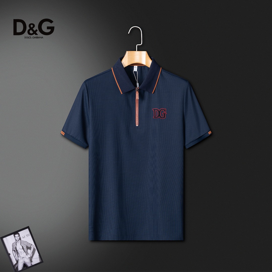 NO:955746,[DG Dolce & Gabbana] New summer style, short-sleeved high-end customized fabrics, the world's top men's clothing, simple and fashionable, easy to match, elegant, extremely comfortable experience, high-end fabrics, bright colors, extremely smooth touch, delicate and not easy to wrinkle, luxurious and noble, crisp and stylish, lock stitch, high-density sewing, all details are handled meticulously!  Worth having.  M-4XL can wear up to about 195 pounds, Dolce&Gabbana, T-shirt,19860909【DG 杜嘉班纳】 夏季新款 高端定制面料短袖, 全球顶级男装,简约时尚,从容百搭,大气优雅 极度舒适体验 高端面料 色泽鲜艳 极致顺滑触感 细腻不易起皱 奢华高贵 挺括有型 锁针、高密度缝制,一切的细节处理一丝不苟！值得拥有．M-4XL 最大可穿195斤左右,,Dolce&Gabbana,T-shirt,,Men's clothing