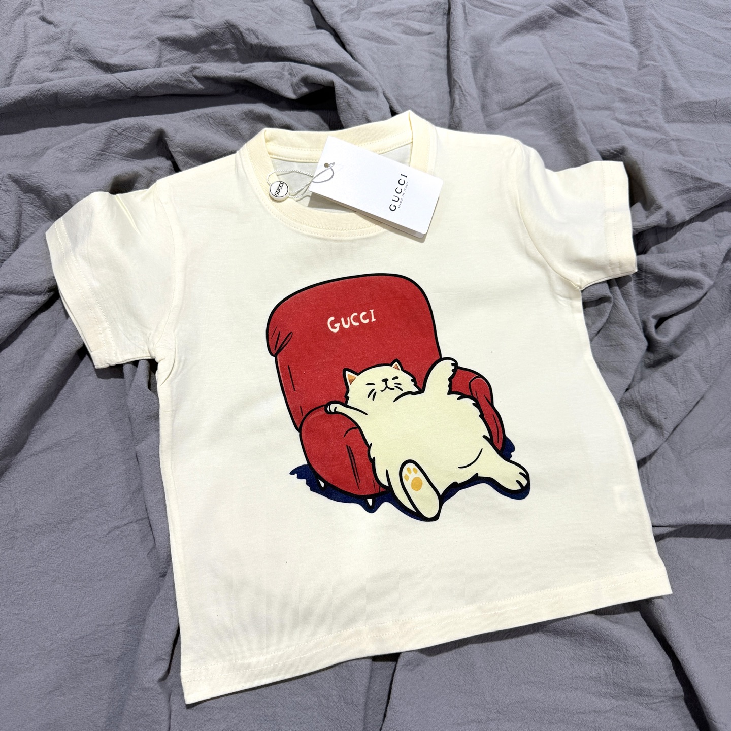 🦁 Serie zoológico - gato relajado en el sofá, camiseta de manga corta para niños, camiseta de manga corta para adultos…