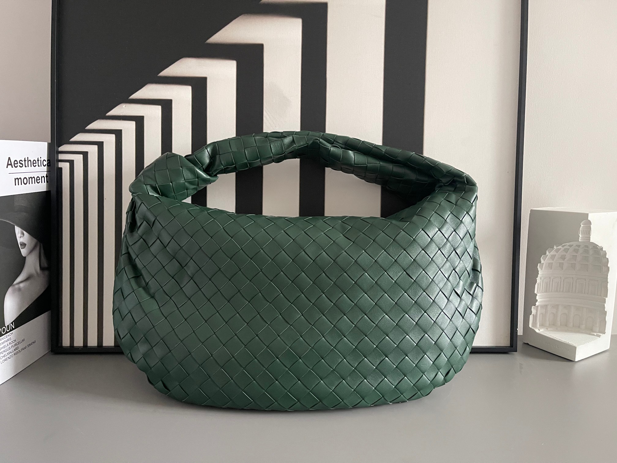 Bottega Veneta 大号Arco手袋 早春新品#、性冷淡风格 有范 充盈活力、恣意洒脱