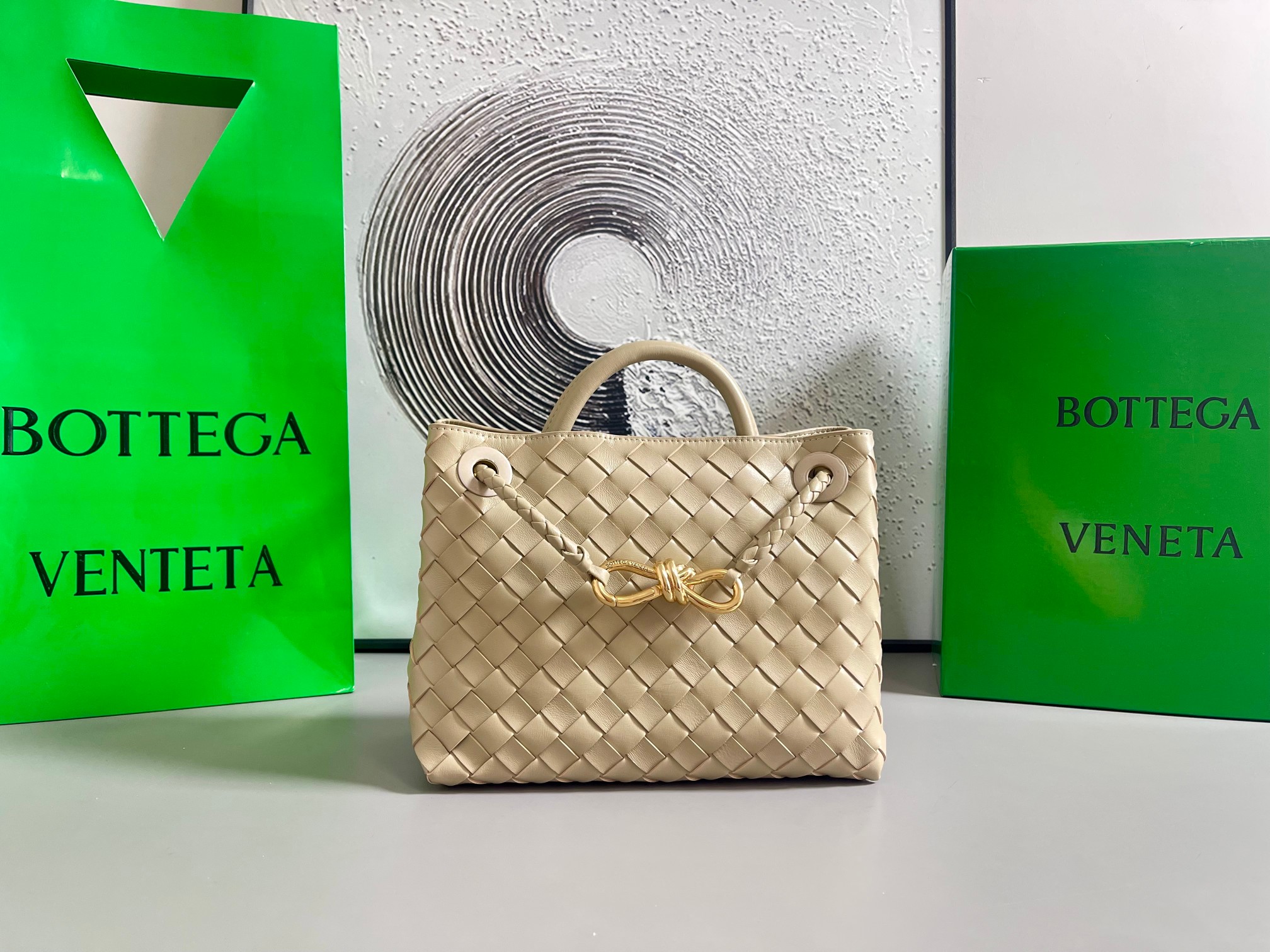 Bottega Veneta BV新款Intrecciato编织皮革小号手提包 配有滑动斜挎背带·内设隔层