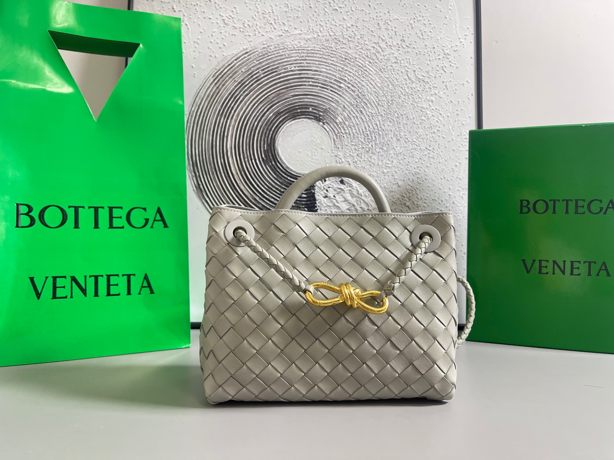 Bottega Veneta BV新款Intrecciato编织皮革小号手提包 配有滑动斜挎背带·内设隔层