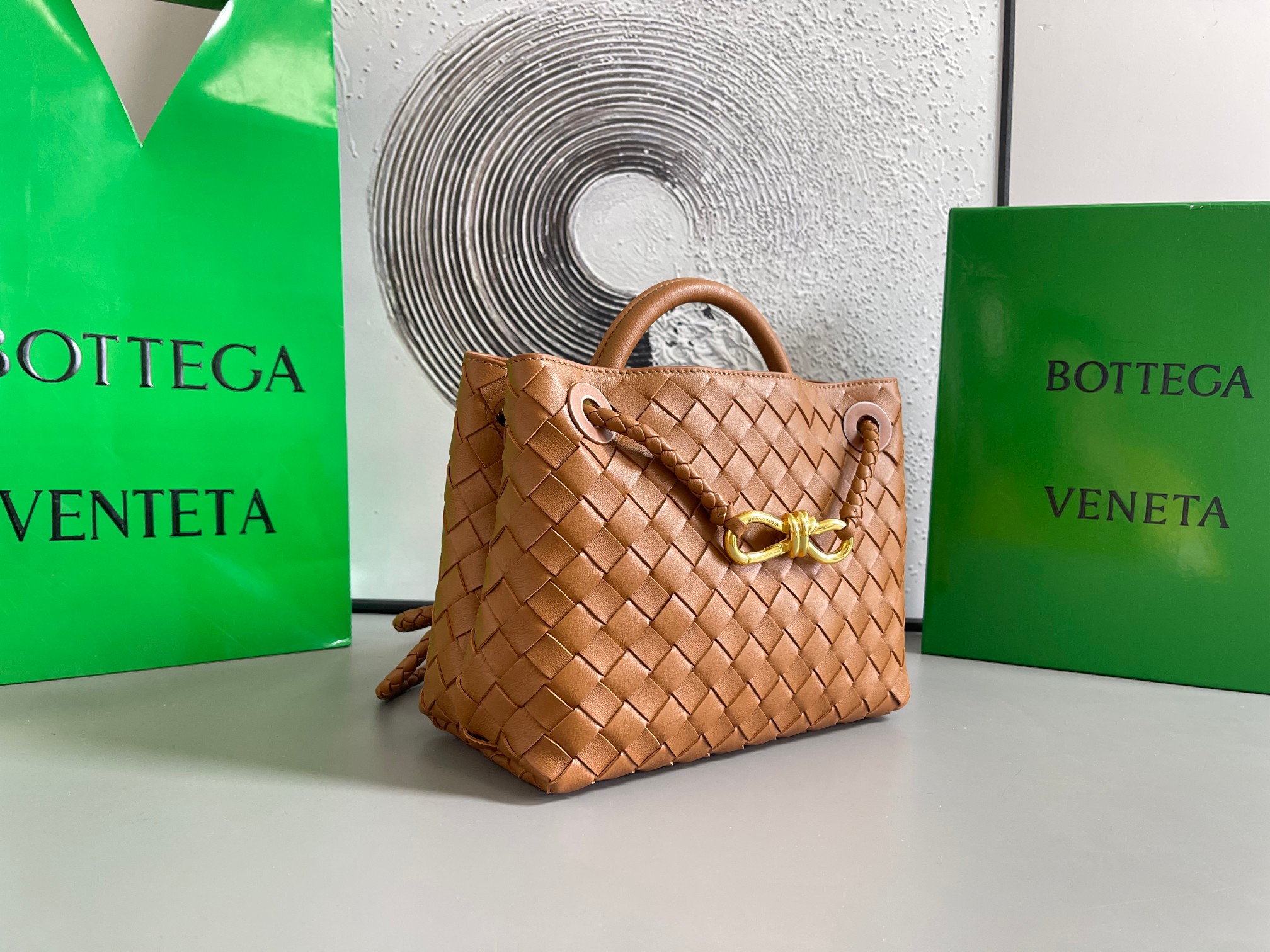 Bottega Veneta BV新款Intrecciato编织皮革小号手提包 配有滑动斜挎背带·内设隔层
