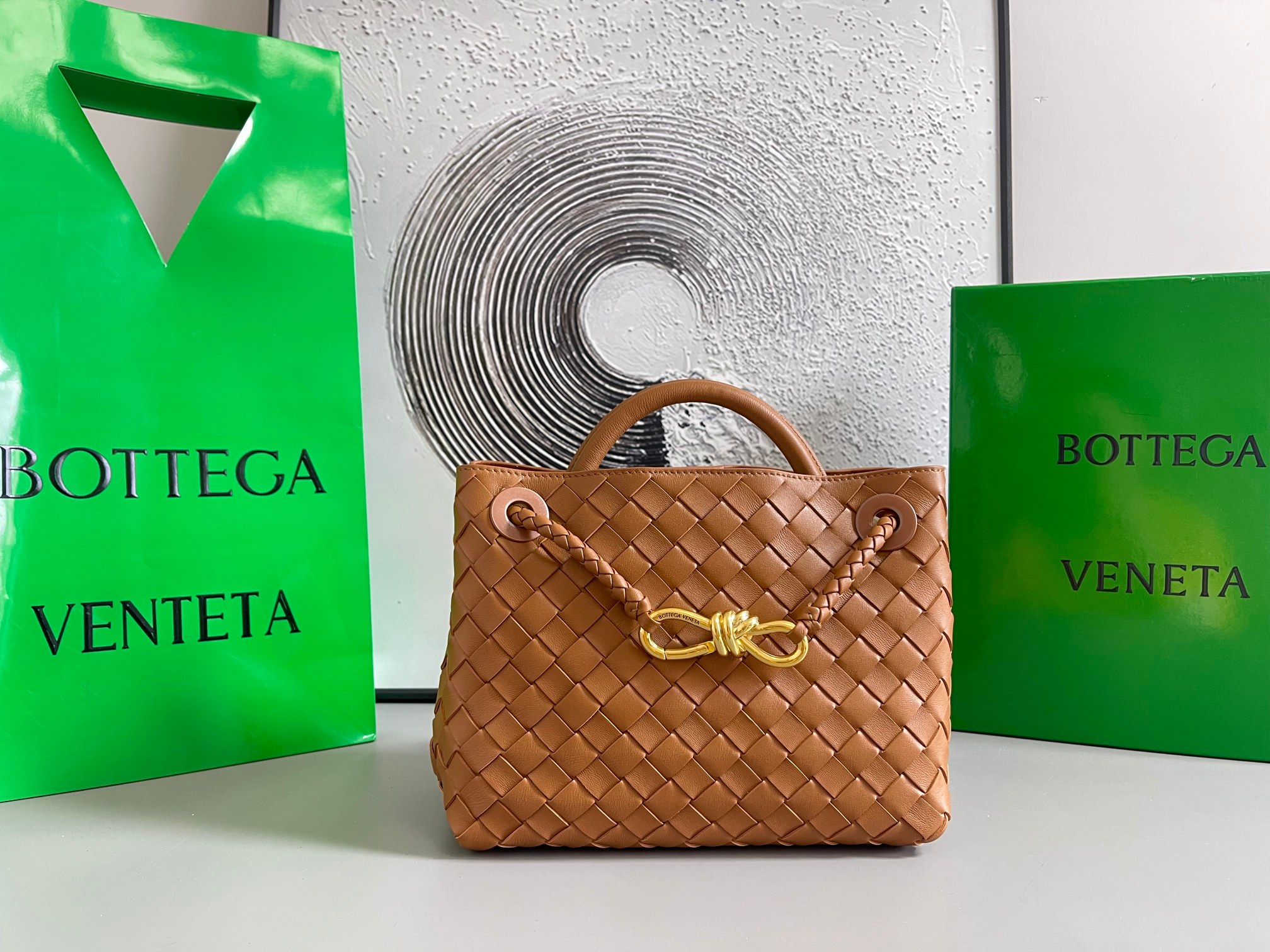 Bottega Veneta BV新款Intrecciato编织皮革小号手提包 配有滑动斜挎背带·内设隔层