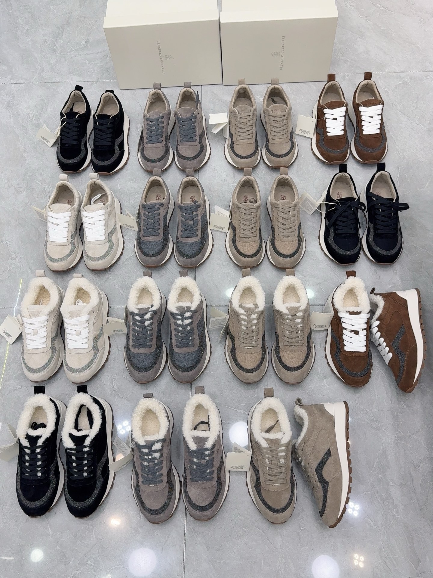 NO:646684,[brunellocucinelli] BC's new autumn and winter new women's striped suede shoes, lambswool lining. Decorative beaded sneakers) model number 26G27P. The upper is a one-to-one replica of high mercerized, cowhide stitching and special materials. It is matched with a hardware chain that will not fade, and a hardware ruler that has no bubbles. The lining is lambswool, the foot pads are lambswool lining, and high-density elastic latex (removable independent high-elastic latex insole). The outsole is original like rubber outsole.  Size 35-42 (35, 42 customized, non-returnable), casual shoes/sports shoes, brunello cucinelli, sneakers, cowhide, chamois leather19860909【brunellocucinelli】BC新款秋冬新品女士条纹麂皮单鞋羊羔毛里.装饰镶珠运动鞋）款号26G27P 鞋面一比一复刻高丝光、牛皮拼接特殊材料 搭配五金链条不掉色,五金尺无气泡. 内里羊羔毛里 垫脚羊羔毛里,高密度弹力乳胶（可拆卸独立高弹力乳胶鞋垫） 大底原版像胶大底 码数35-42（35,42定做不退换）,休闲鞋/运动鞋,brunello cucinelli,sneakers,cowhide,chamois leather,Women's Shoes